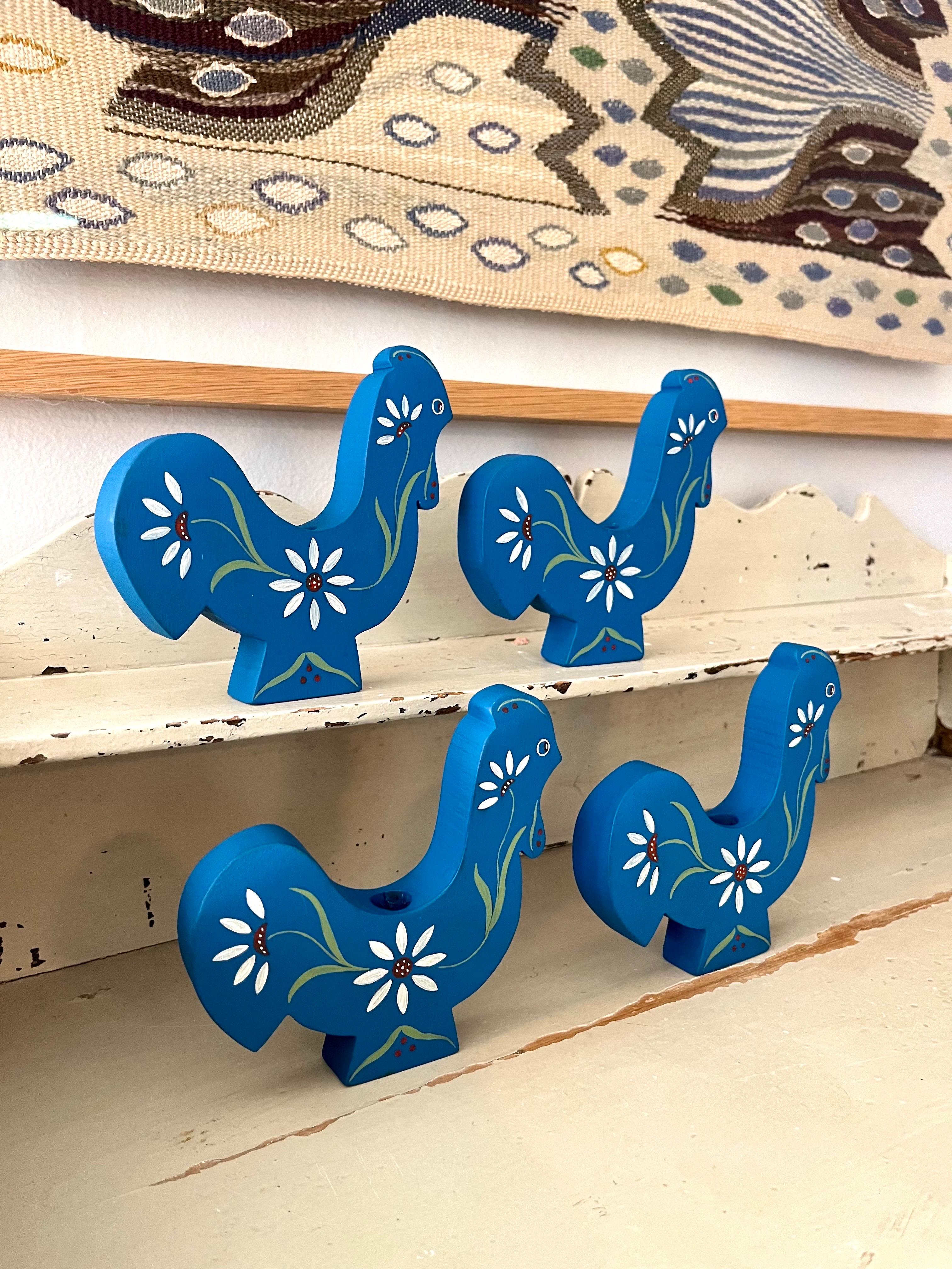 Svedese Set di quattro portacandele a forma di gallo in arte popolare svedese, anni '80 in vendita