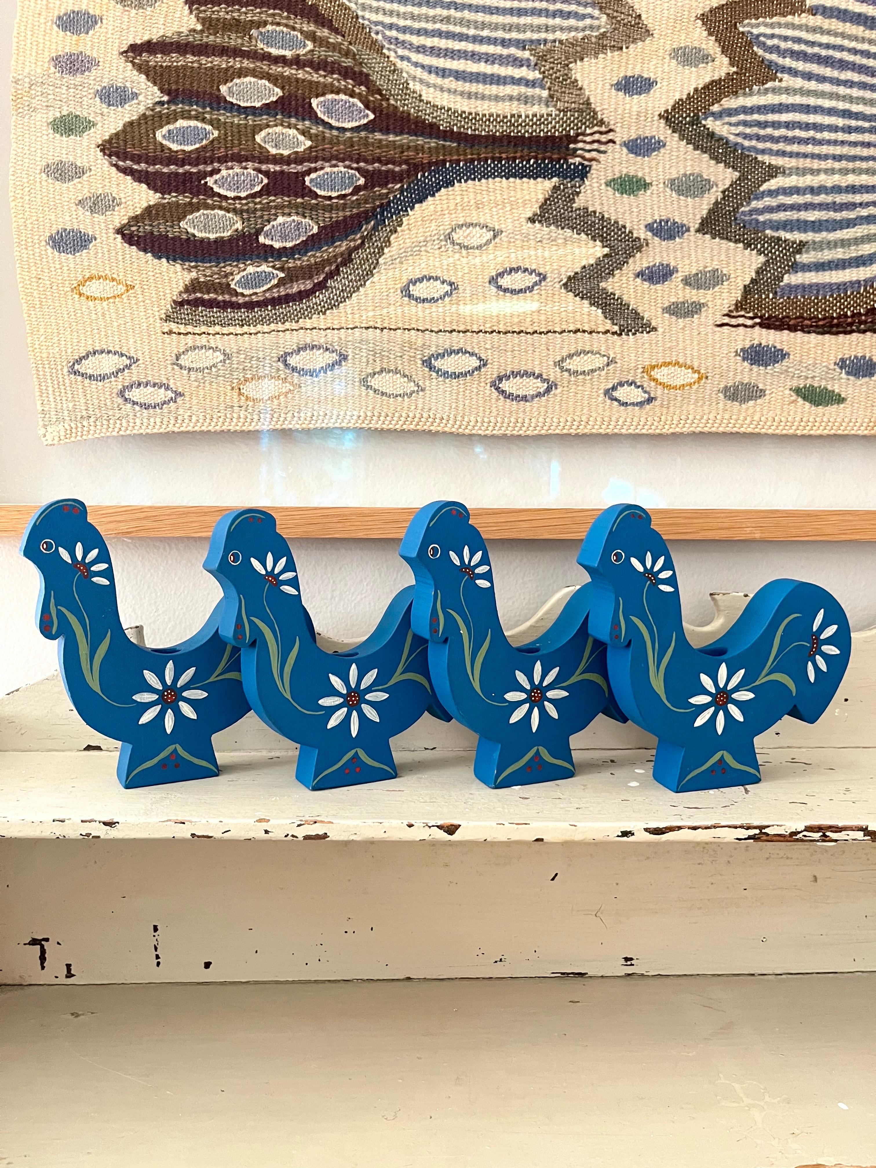 Fine XX secolo Set di quattro portacandele a forma di gallo in arte popolare svedese, anni '80 in vendita