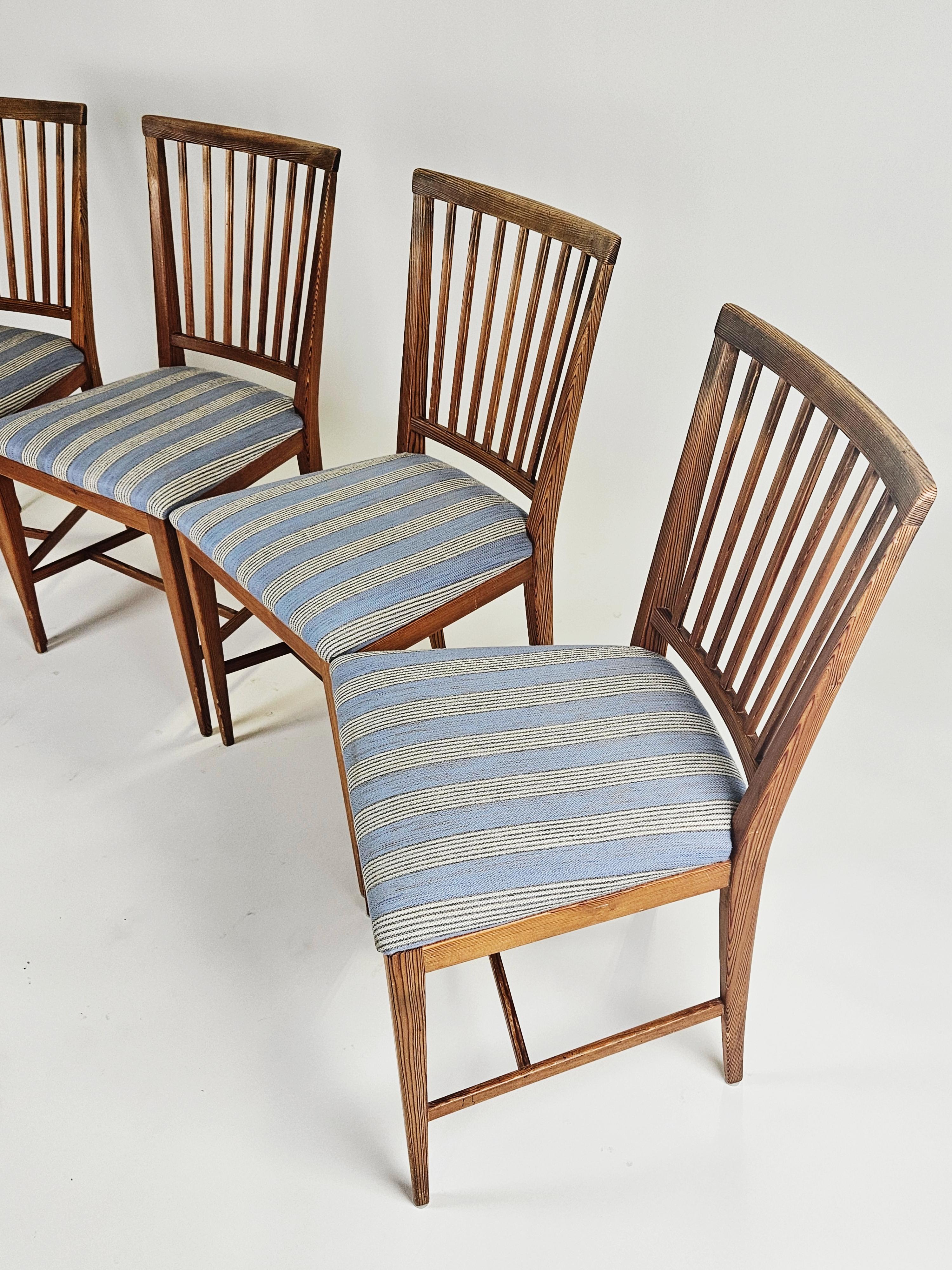Scandinavian Modern Set of four Swedish midcentury pine dining chairs by Carl Malmsten For Sale