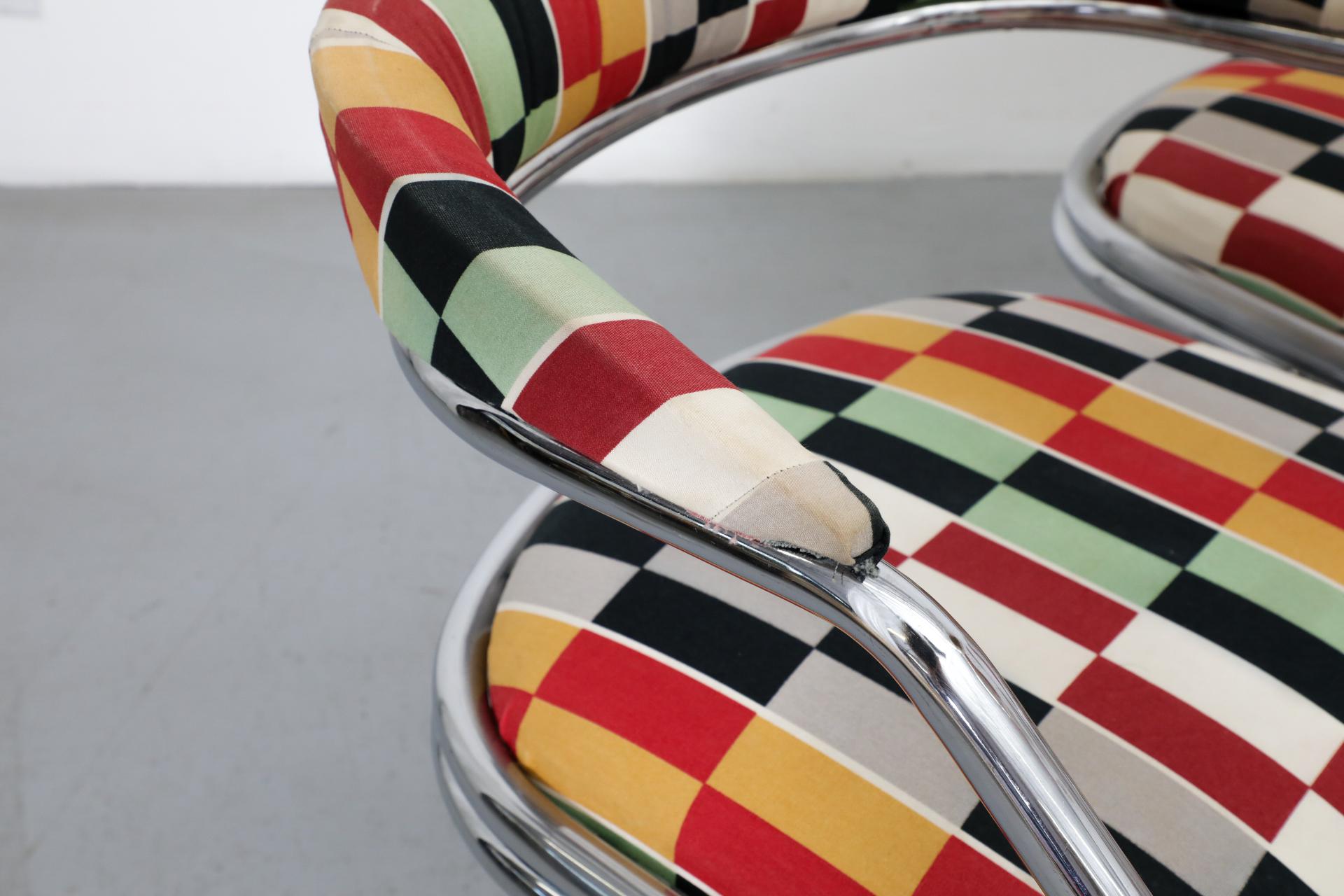 Satz von vier Schweizer Modernist Rohrstühlen aus den 1970er Jahren mit MOD-Polsterung im Angebot 3
