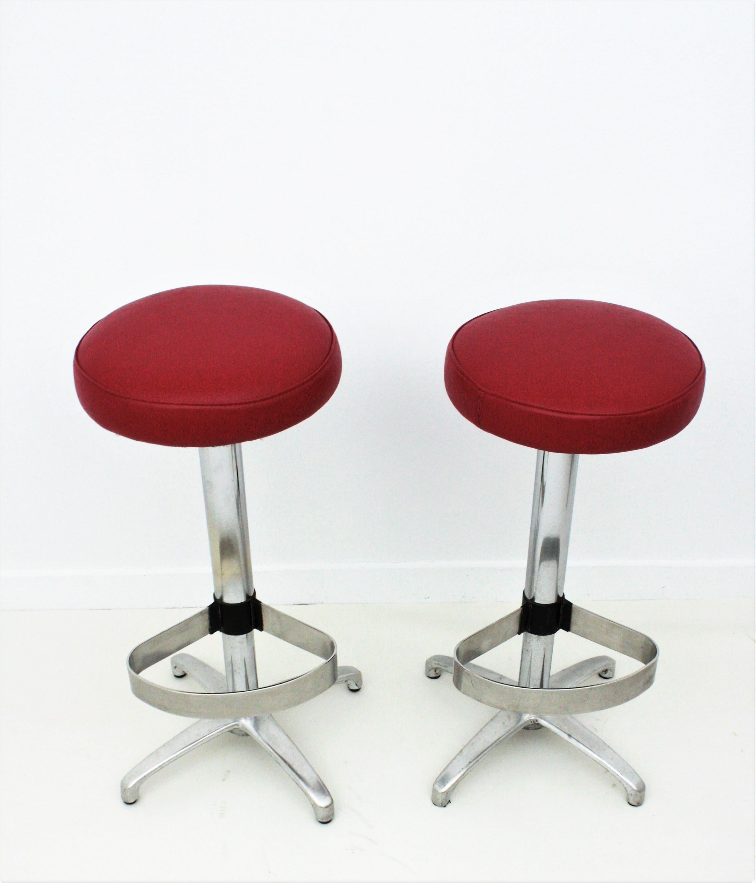 Four Midcentury Bar Stools in Metal Upholstered in Red Leatherette For Sale 3