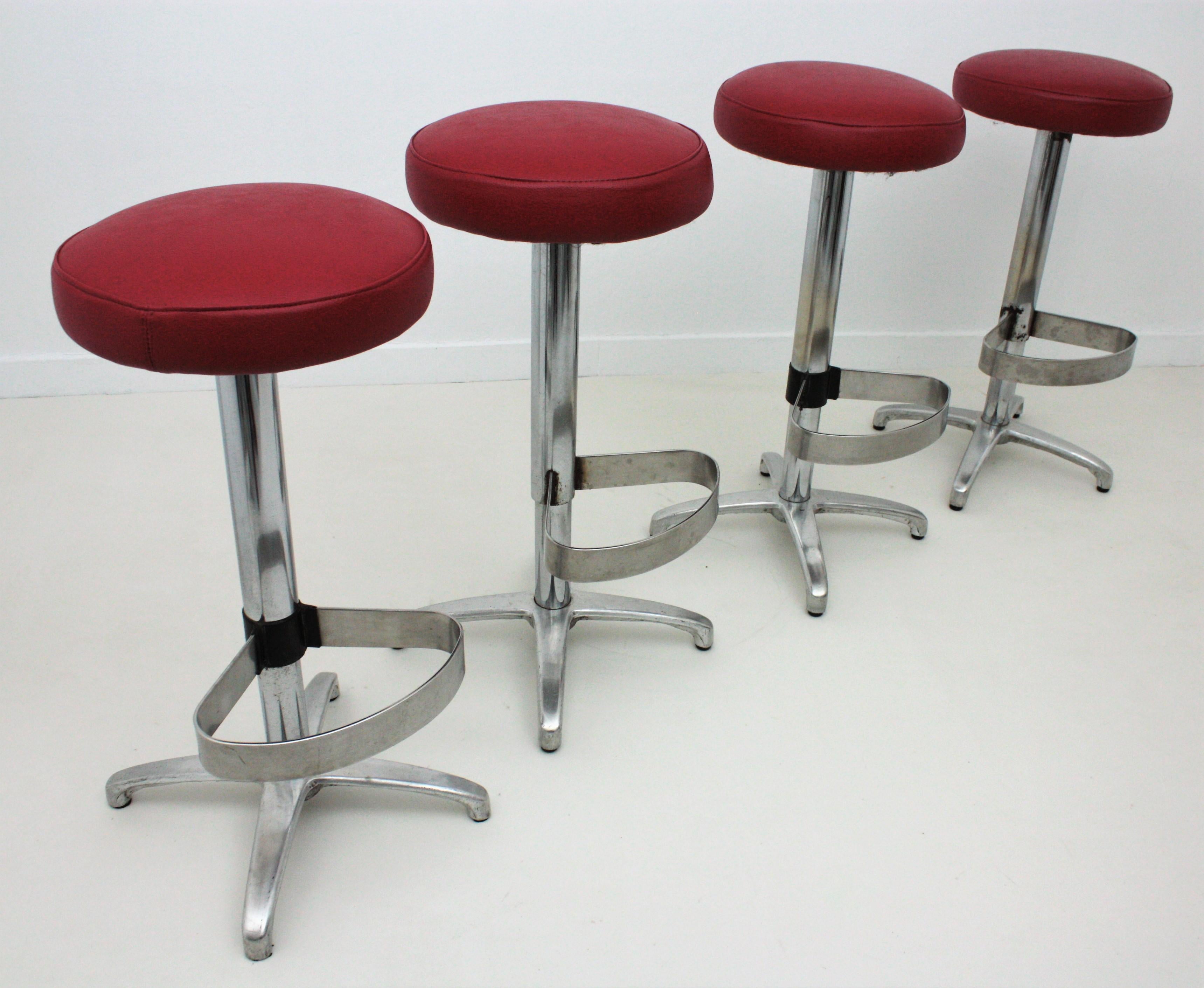 Four Midcentury Bar Stools in Metal Upholstered in Red Leatherette For Sale 4