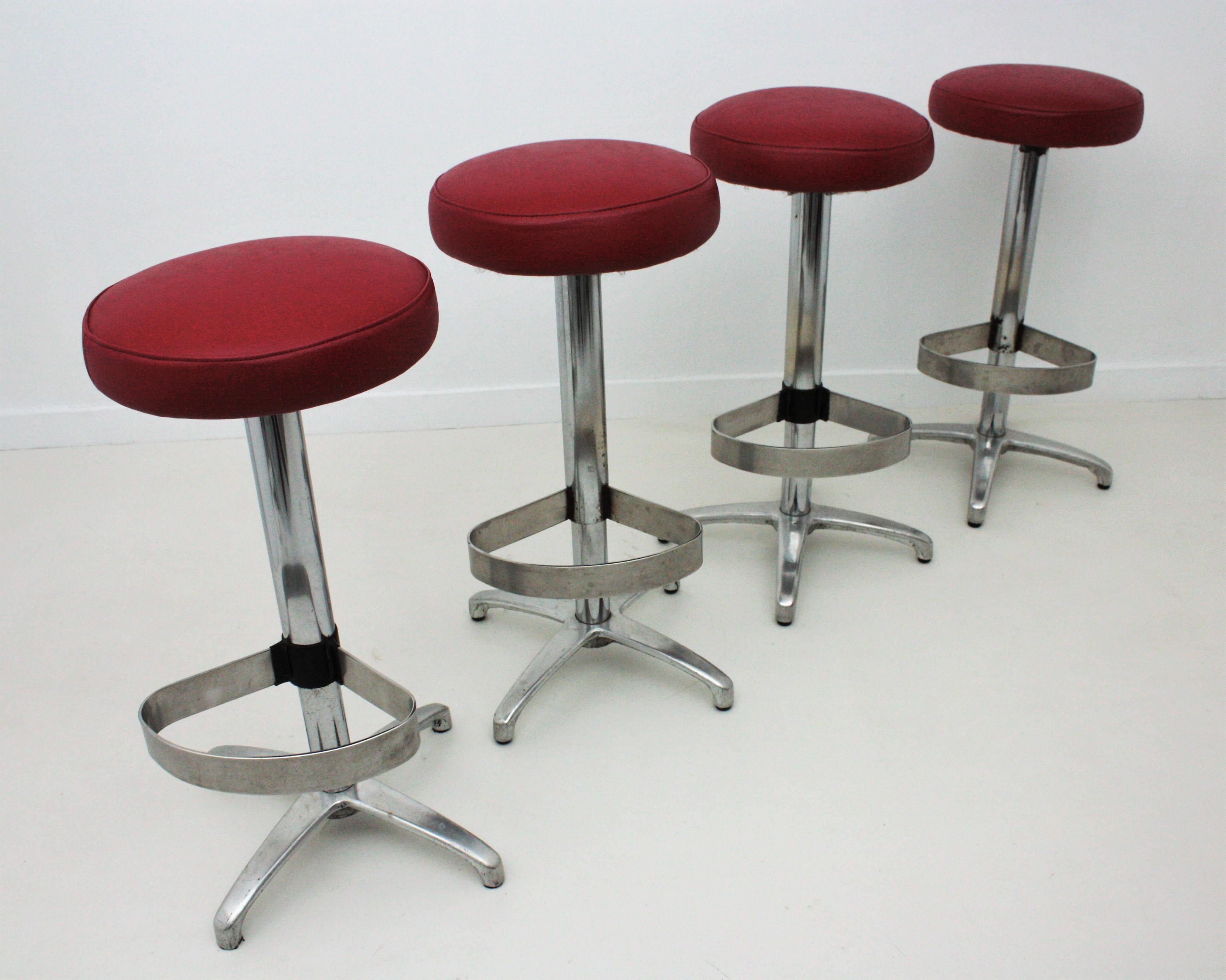 Four Midcentury Bar Stools in Metal Upholstered in Red Leatherette For Sale 1
