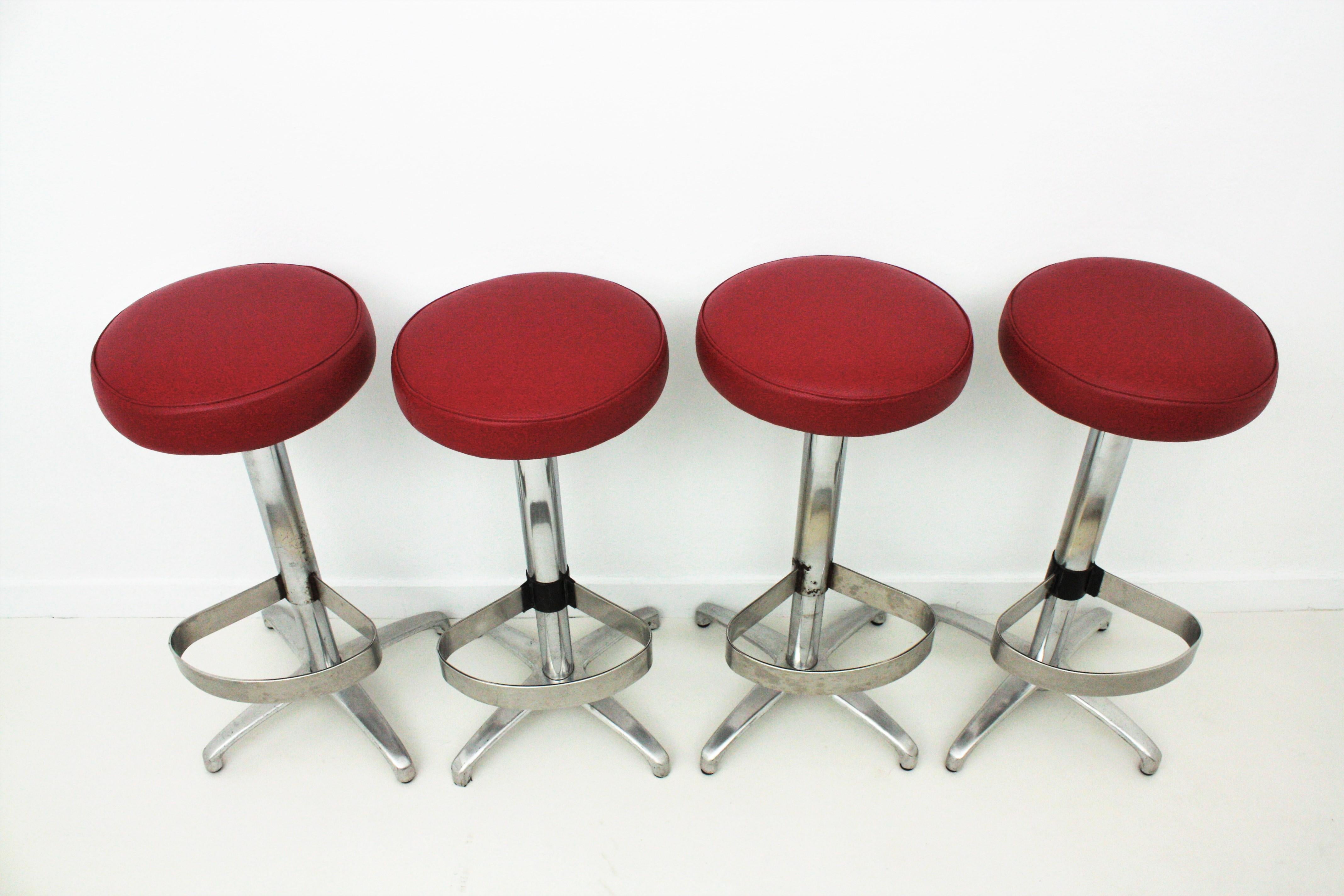 Four Midcentury Bar Stools in Metal Upholstered in Red Leatherette For Sale 2