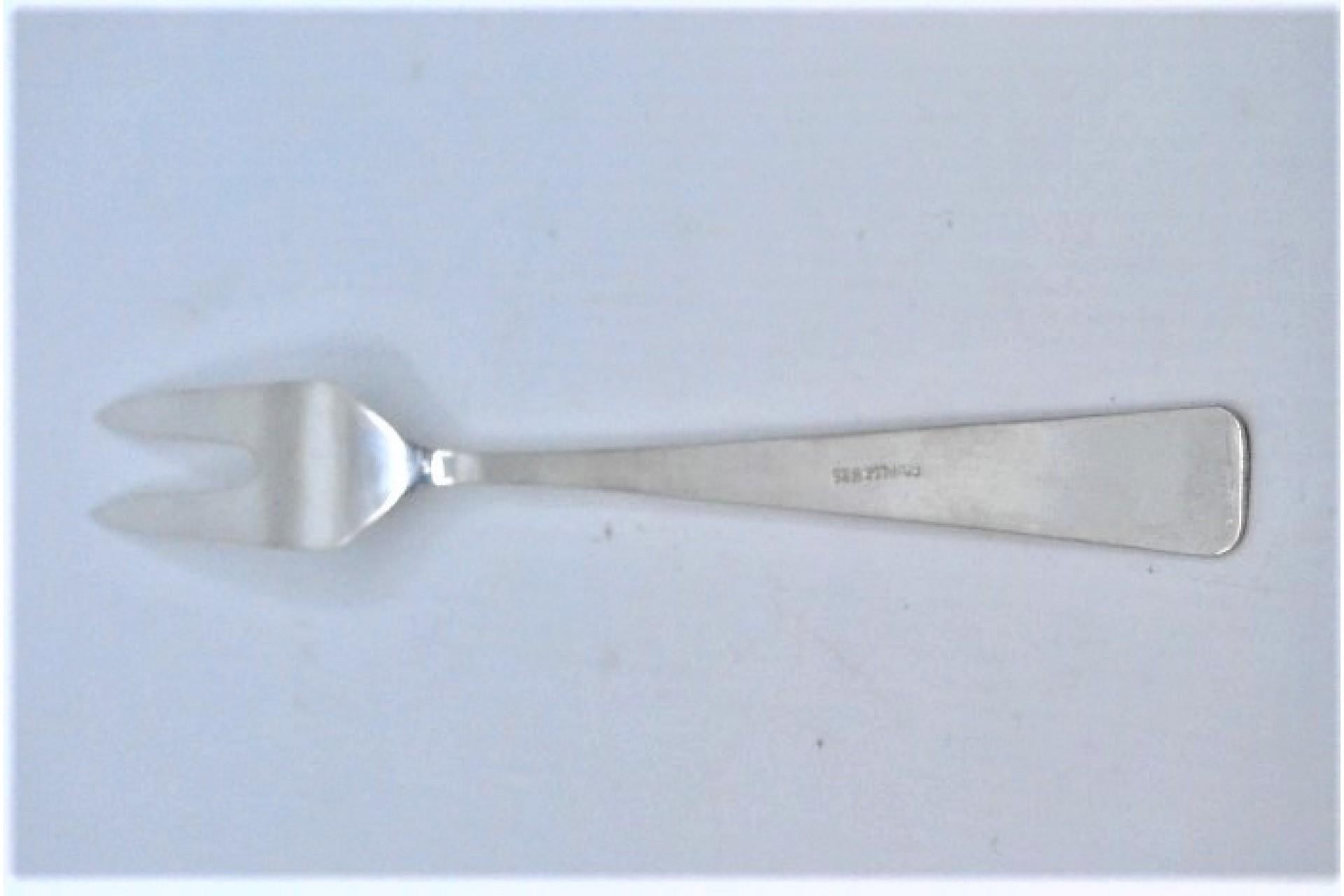 Set of four table cutlery in hammered silver handles In condizioni buone in vendita a Porto, PT