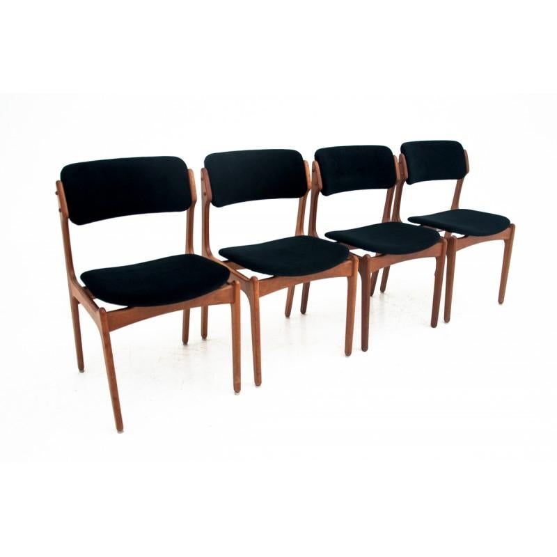Set of four teak chairs, from Denmark, from circa 1970.
Designed by Erik Buch, model nr 49.
Chairs after wood renovation and new black upholstery.
 