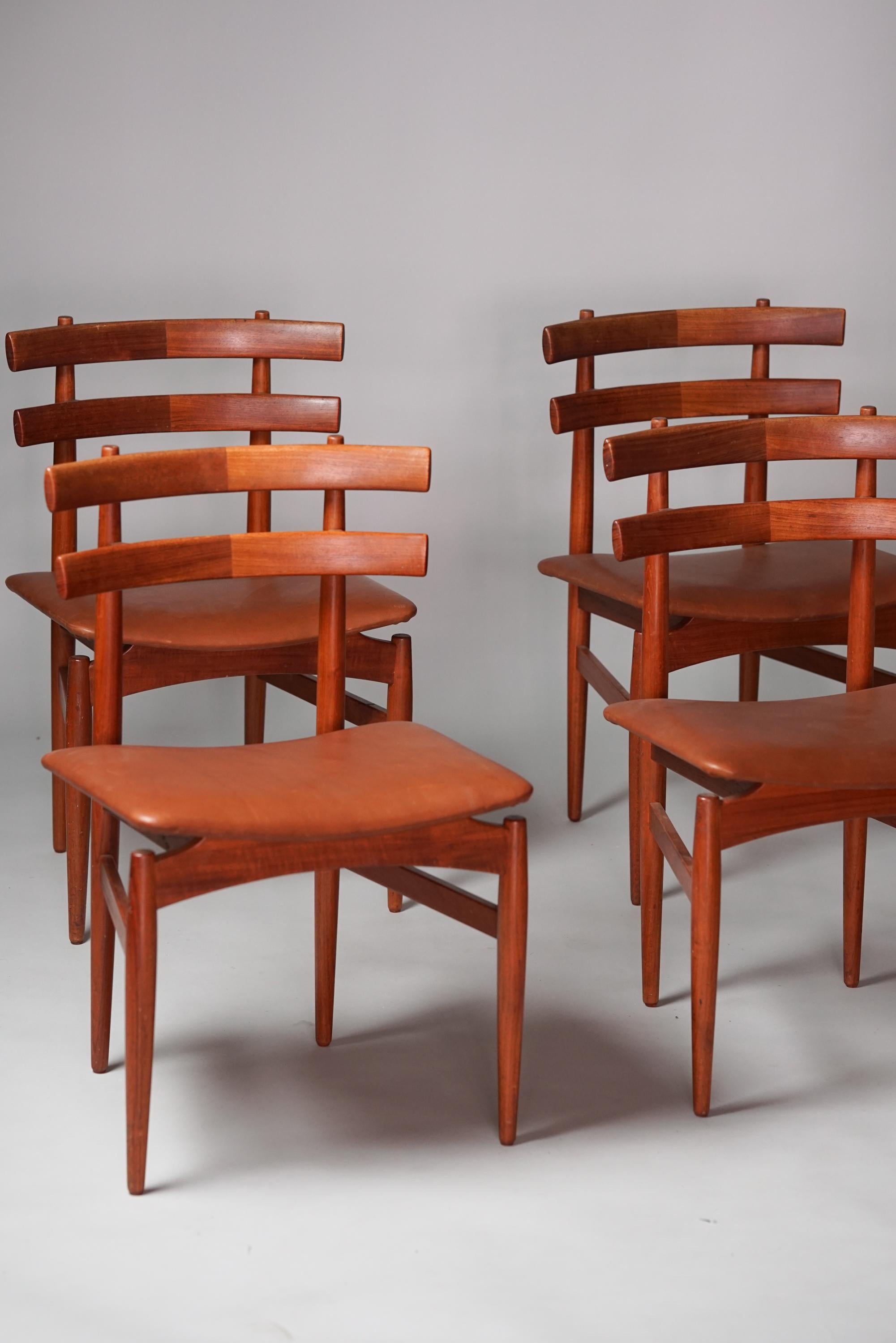 Scandinavo moderno Set di quattro sedie in teak, Poul Hundevad, anni '60 in vendita