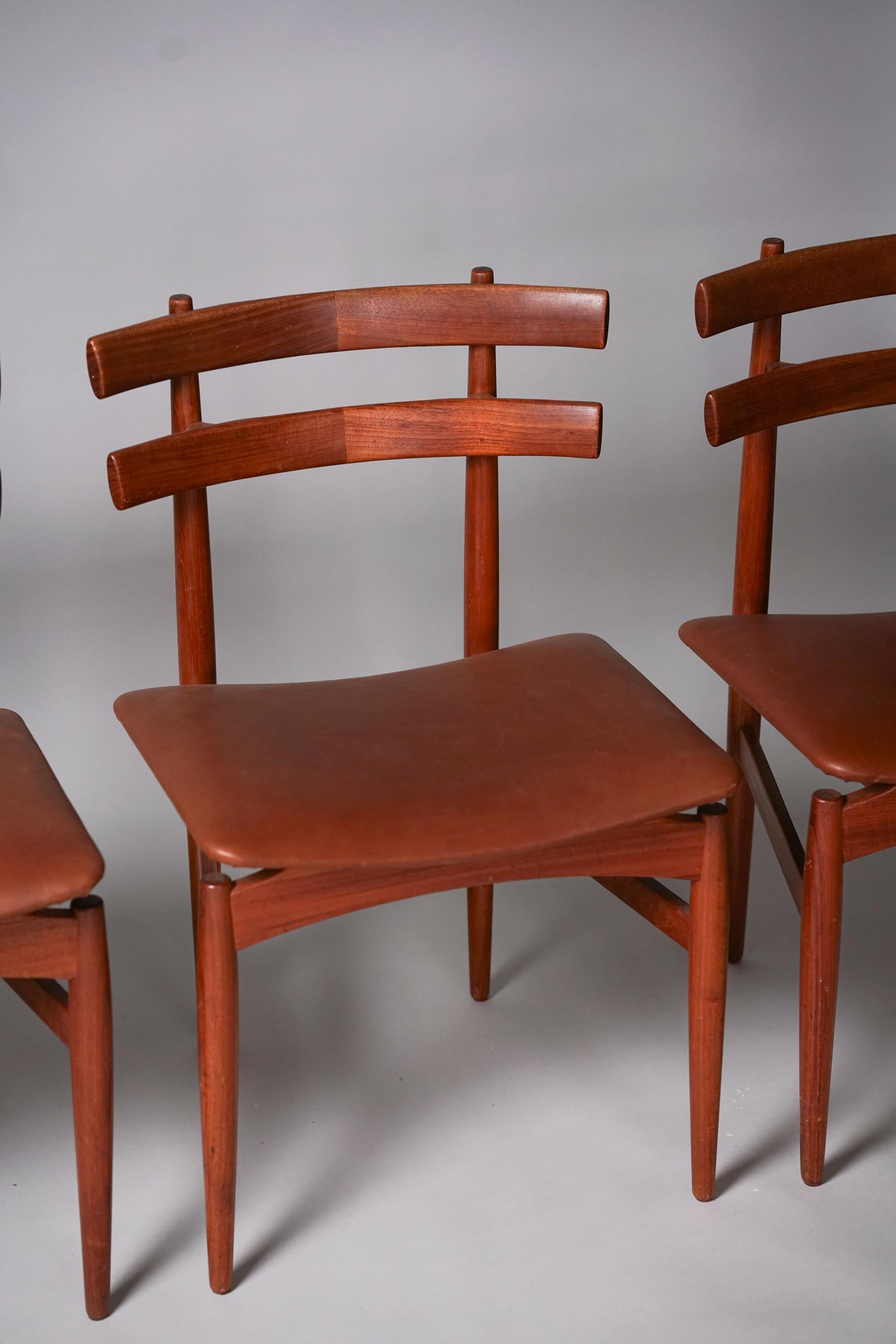 Metà XX secolo Set di quattro sedie in teak, Poul Hundevad, anni '60 in vendita