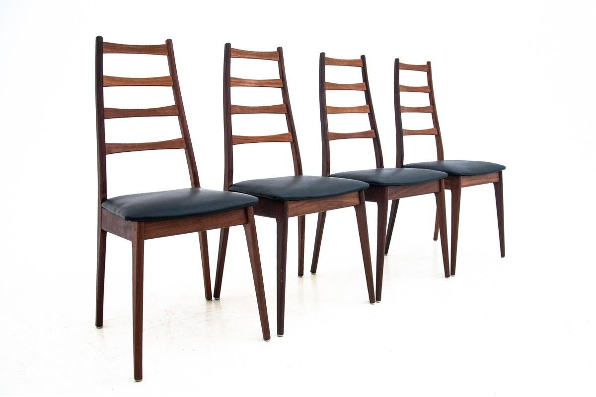 Scandinave Ensemble de quatre chaises danoises en teck du milieu du siècle dernier, nouvelle tapisserie en vente