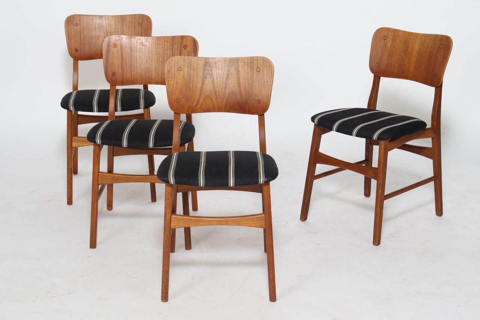 Ensemble de quatre chaises de salle à manger en teck par Ib Kofod-Larsen pour Christensen & Larsen Bon état - En vente à Vienna, AT