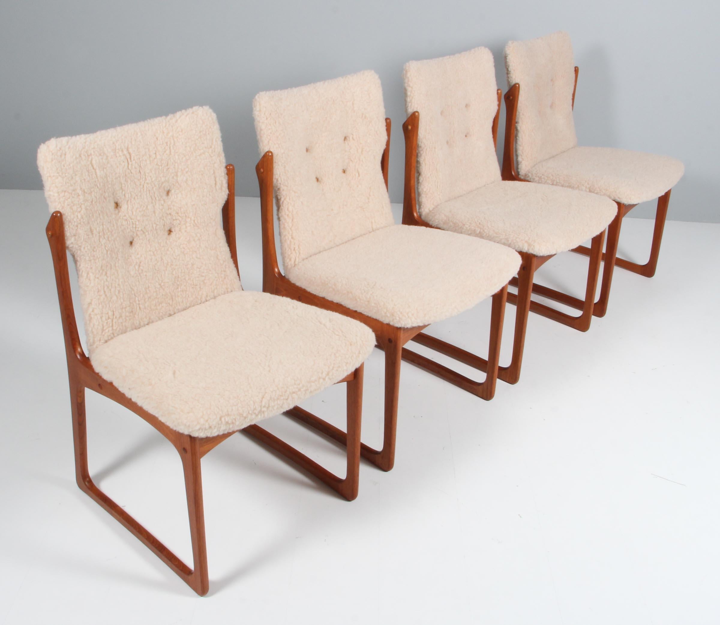 Set of 4 sculptural Danish modern teak dining / desk / game table chairs from Vamdrup Stolefabrik, Denmark. New upholstered with lambswool and cognac aniline leather buttons. All four are in very good to excellent original condition.

