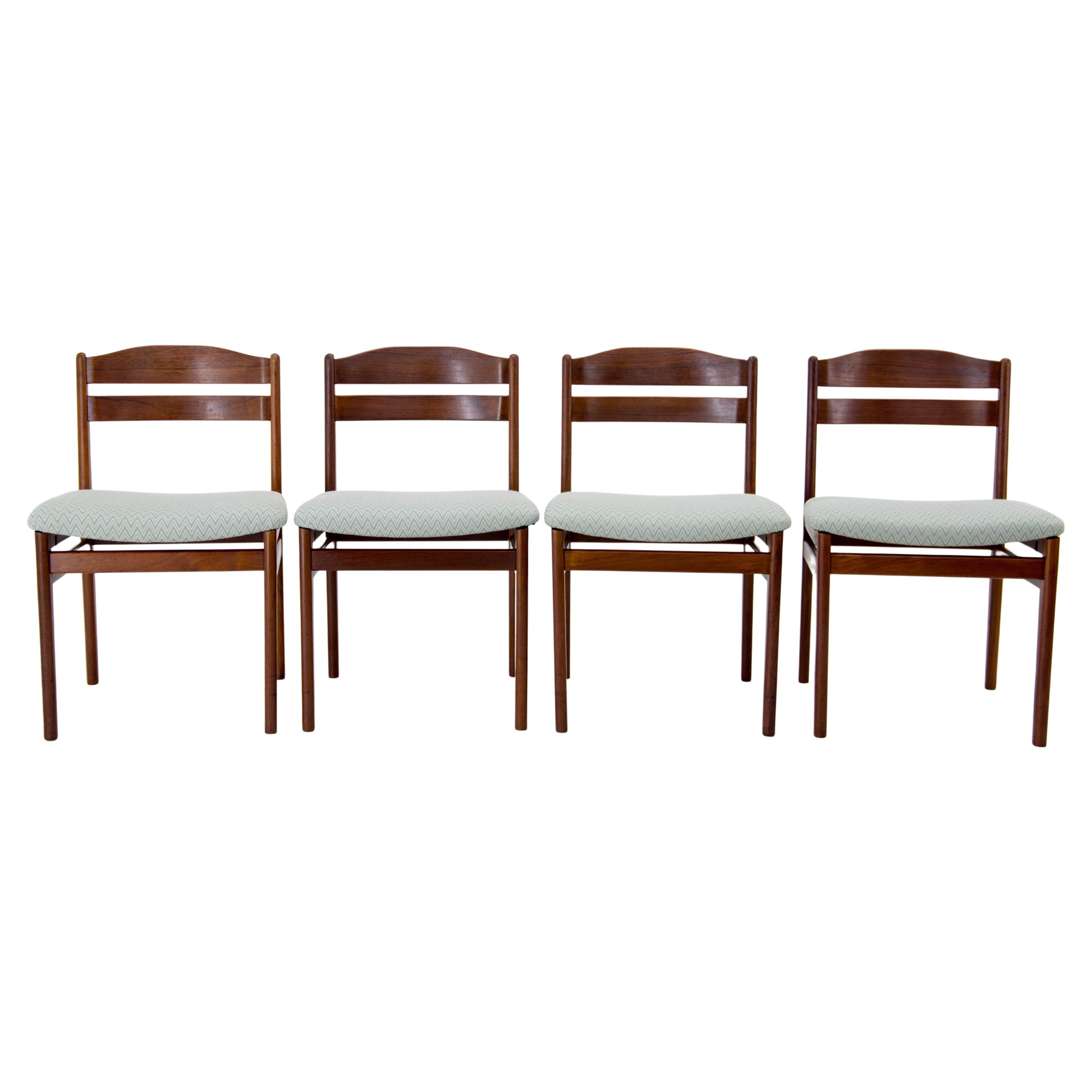 Ensemble de quatre chaises de salle à manger en teck, Danemark, années 1960 en vente