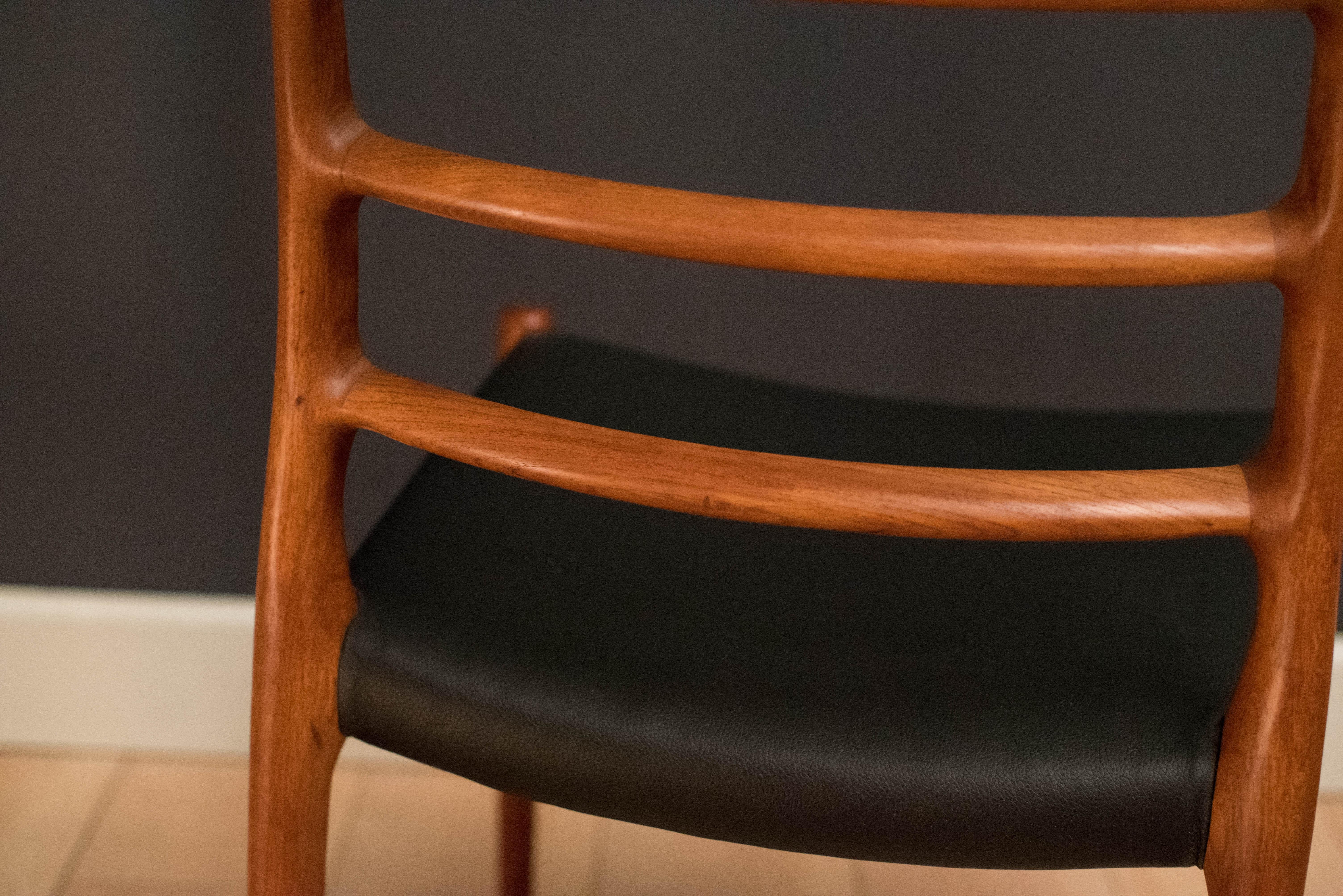 Set of Four Teak Møller No. 82 Dining Chairs 2