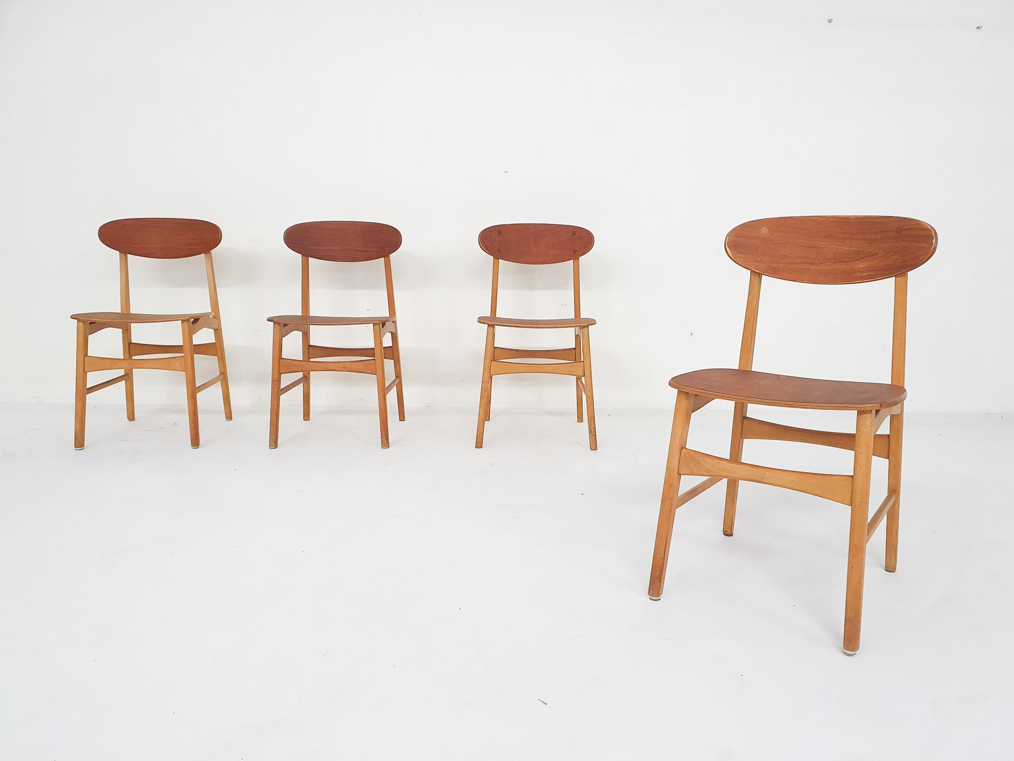Four teak dining chairs in the style of Borge Mogensen or Pastoe.
We have refinished the seating and back and checked the joints and fixed them where needed.