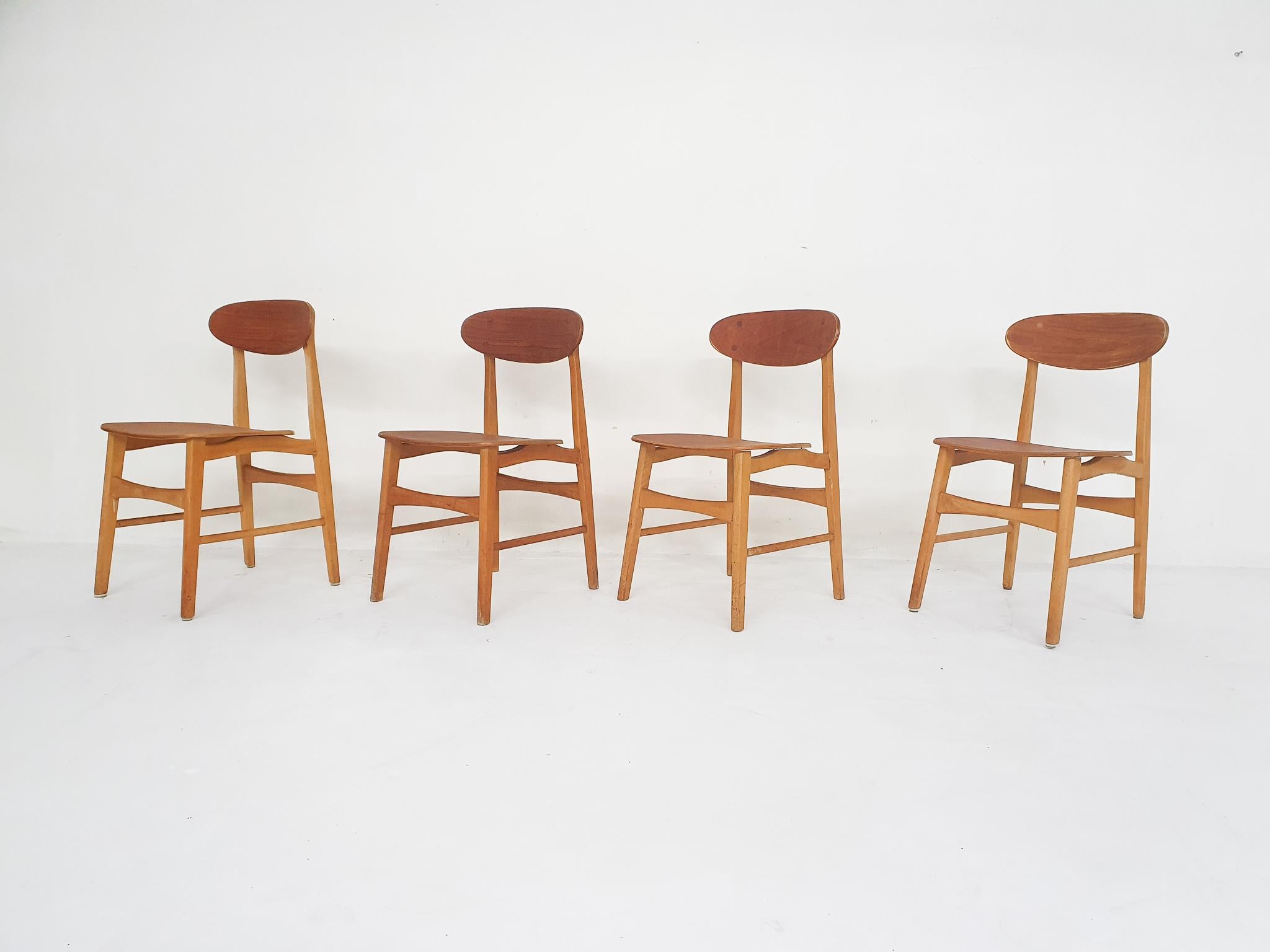 Vier Stühle aus Teak-Sperrholz, The Netherlands 1950's (Niederländisch) im Angebot