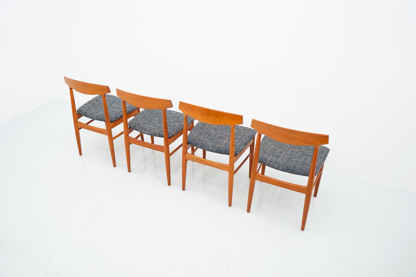 Set of Four Teak Wood Dining Chairs Mod. 60 by Henning Kjaernulf, 1960s In Good Condition For Sale In Frankfurt / Dreieich, DE