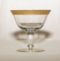 Ensemble de quatre verres à champagne de style Saint Louis en or avec garnitures en or en forme de chardon