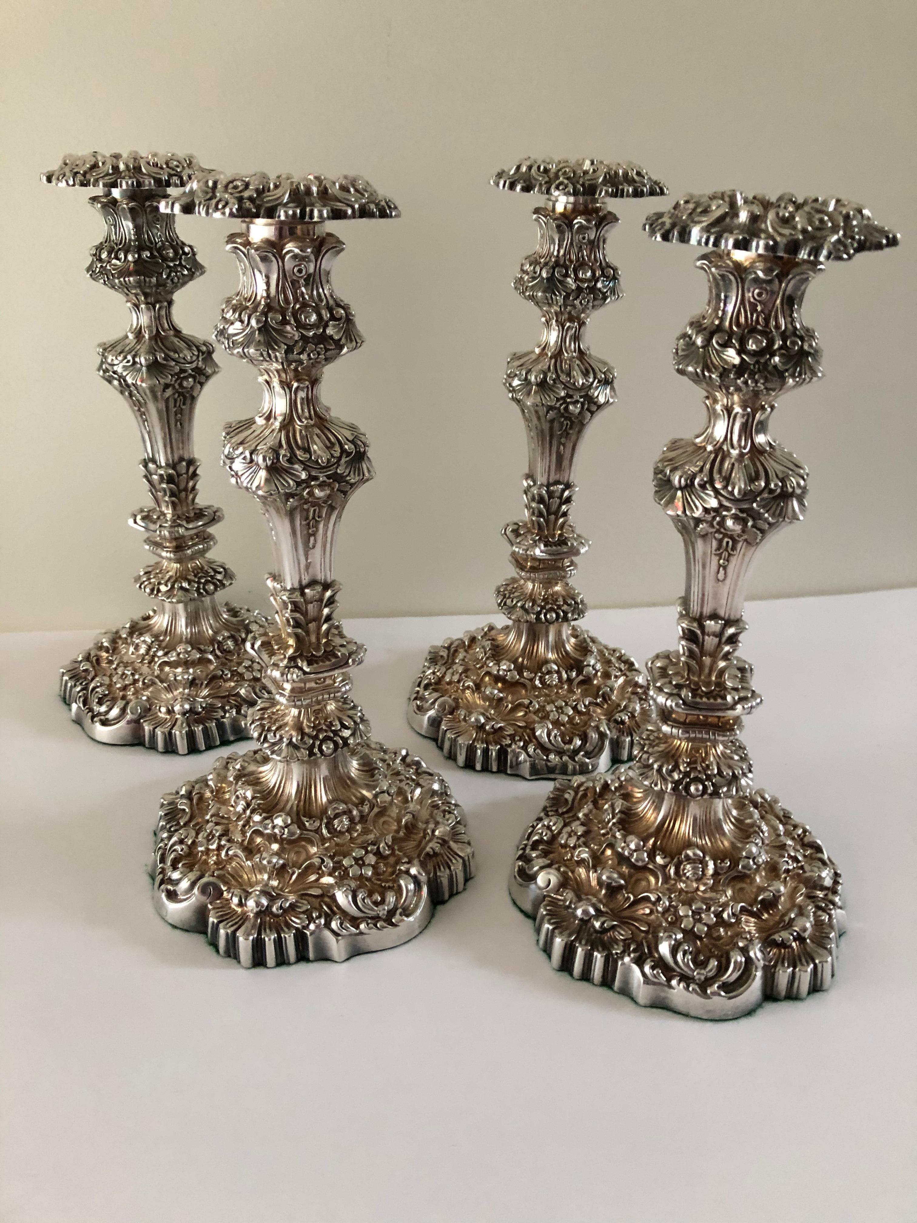 Set of Four Thomas Bradbury Antique Sheffield Rococo Repousse Candlesticks In Good Condition In Westport, CT
