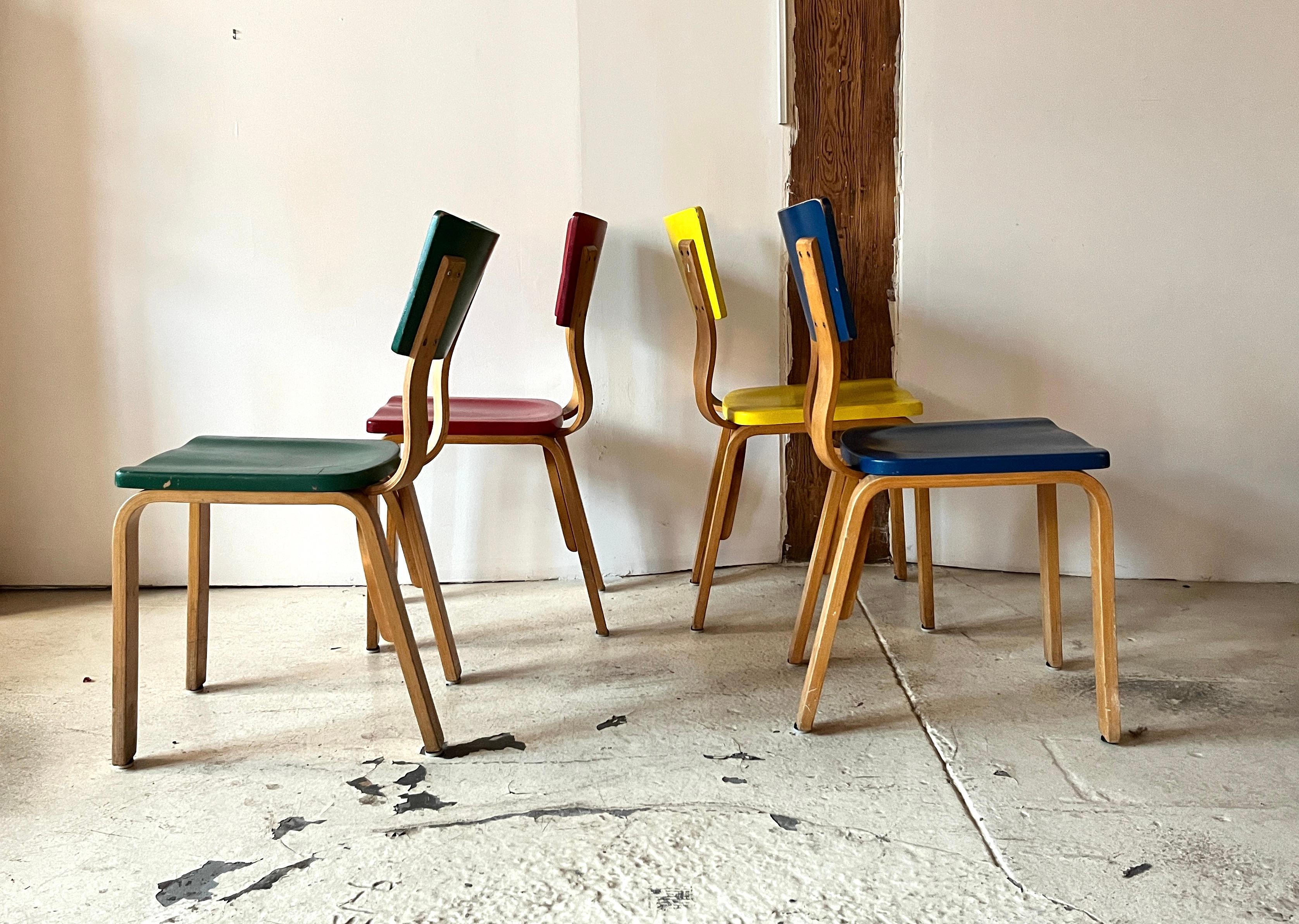 Mid-Century Modern Set of Four Thonet 1216-S17-B1 Bent Plywood Saddle Seat Dining Chairs, 1940s For Sale