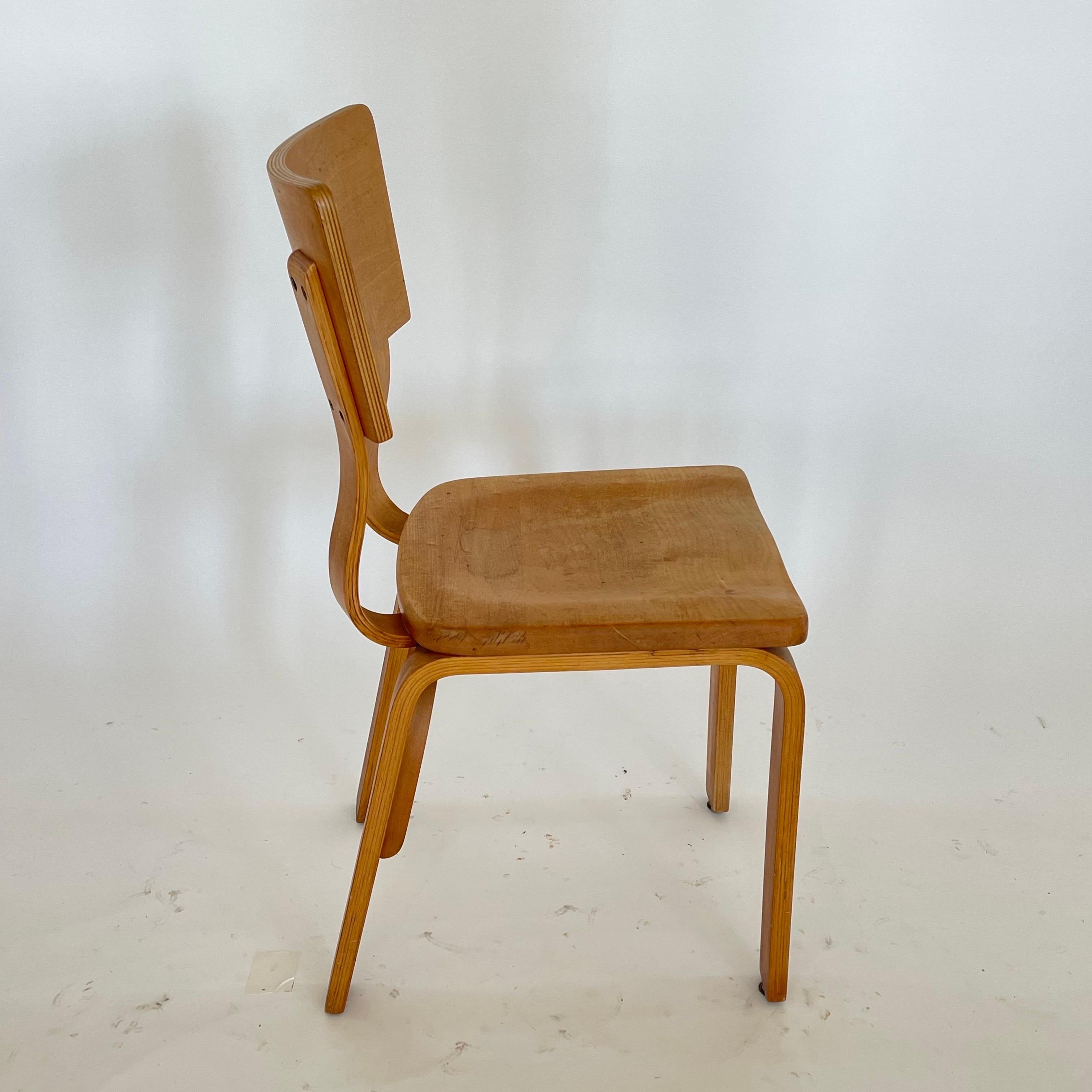Set of Four Thonet 1216-S17-B1 Bent Plywood Saddle Seat Dining Chairs, 1940s In Distressed Condition In Miami, FL