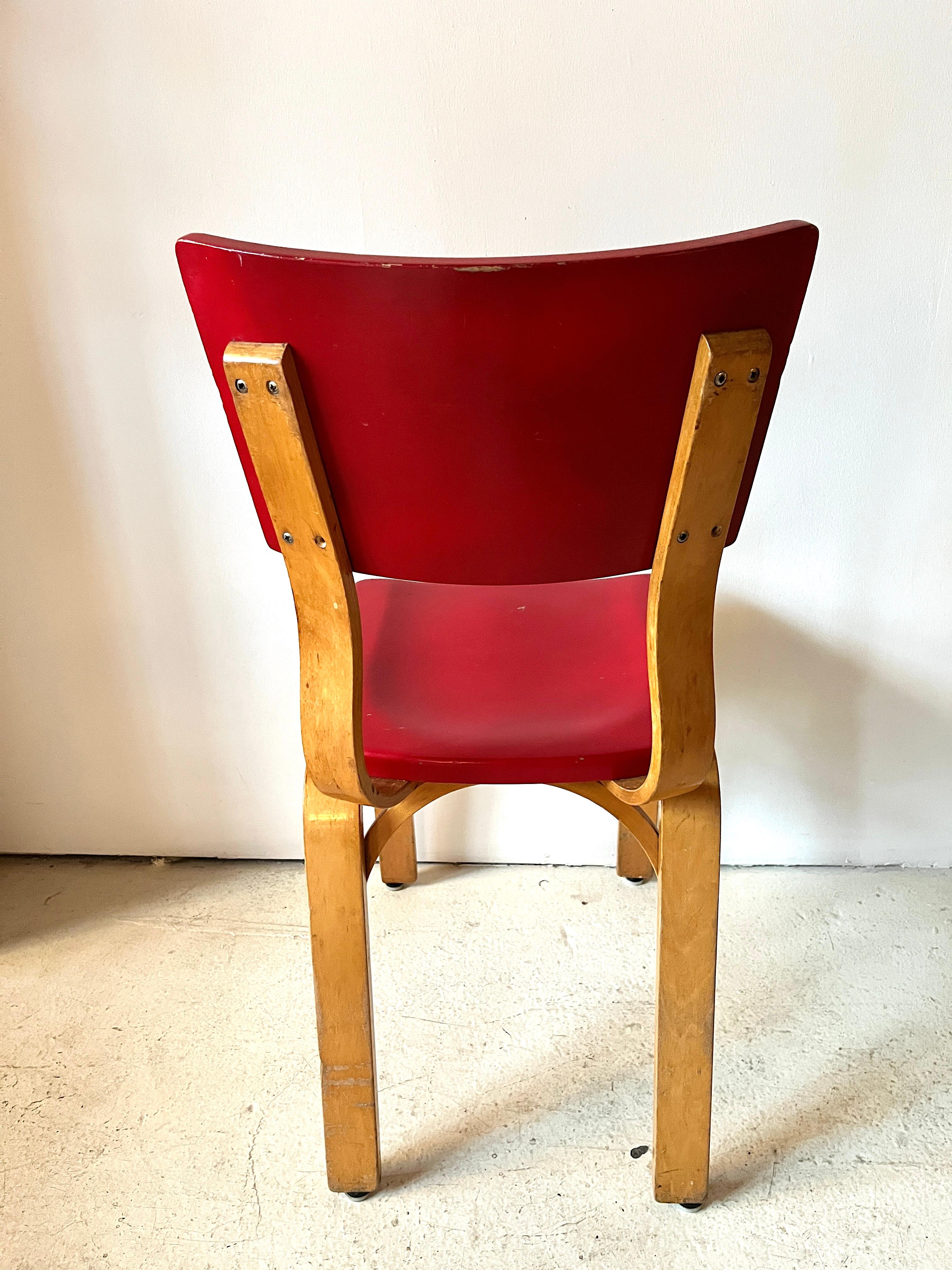 Set of Four Thonet 1216-S17-B1 Bent Plywood Saddle Seat Dining Chairs, 1940s In Fair Condition For Sale In Chicago, IL
