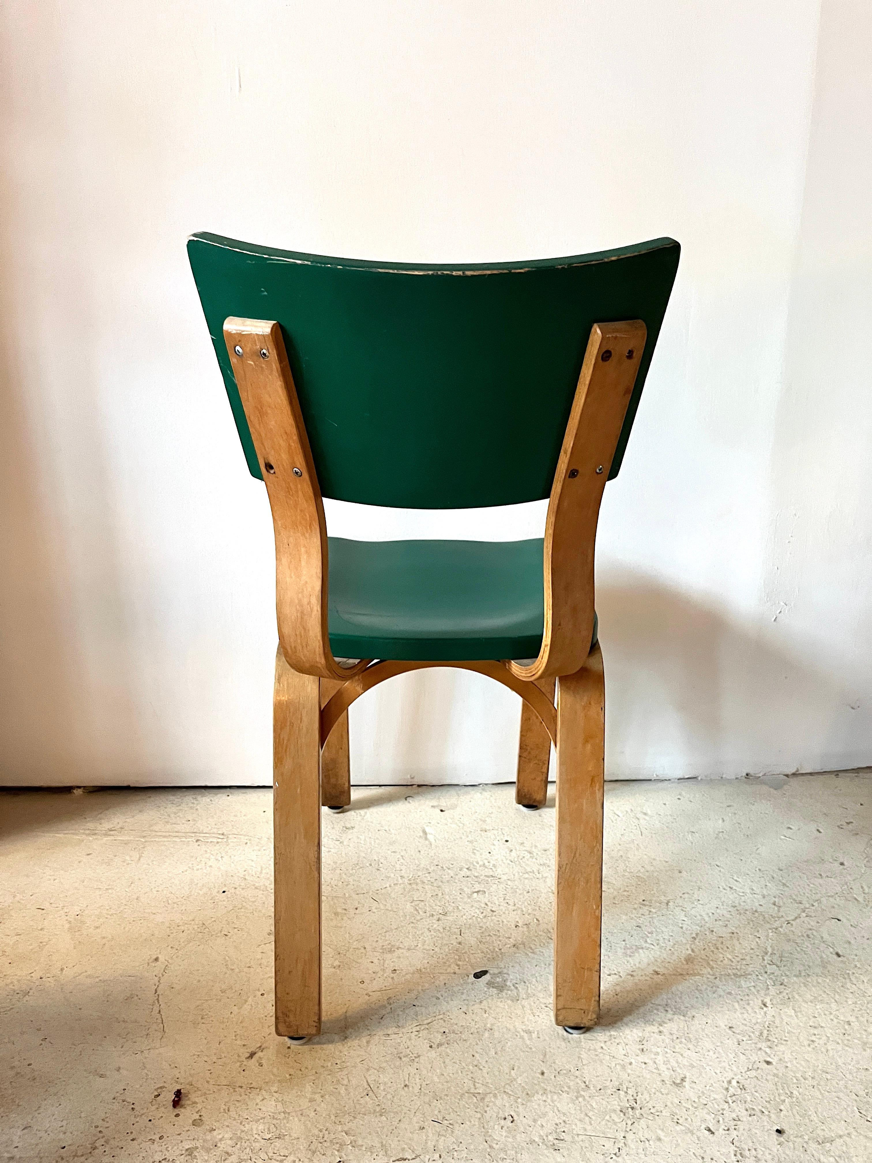 20th Century Set of Four Thonet 1216-S17-B1 Bent Plywood Saddle Seat Dining Chairs, 1940s For Sale