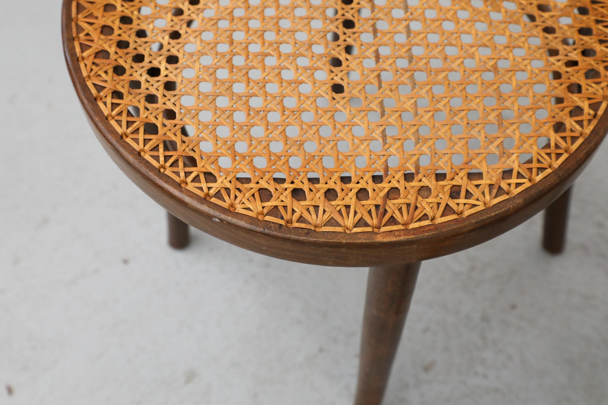 Ensemble de quatre chaises de bistro en bois courbé Thonet par Radomsko, sièges en rotin en vente 8