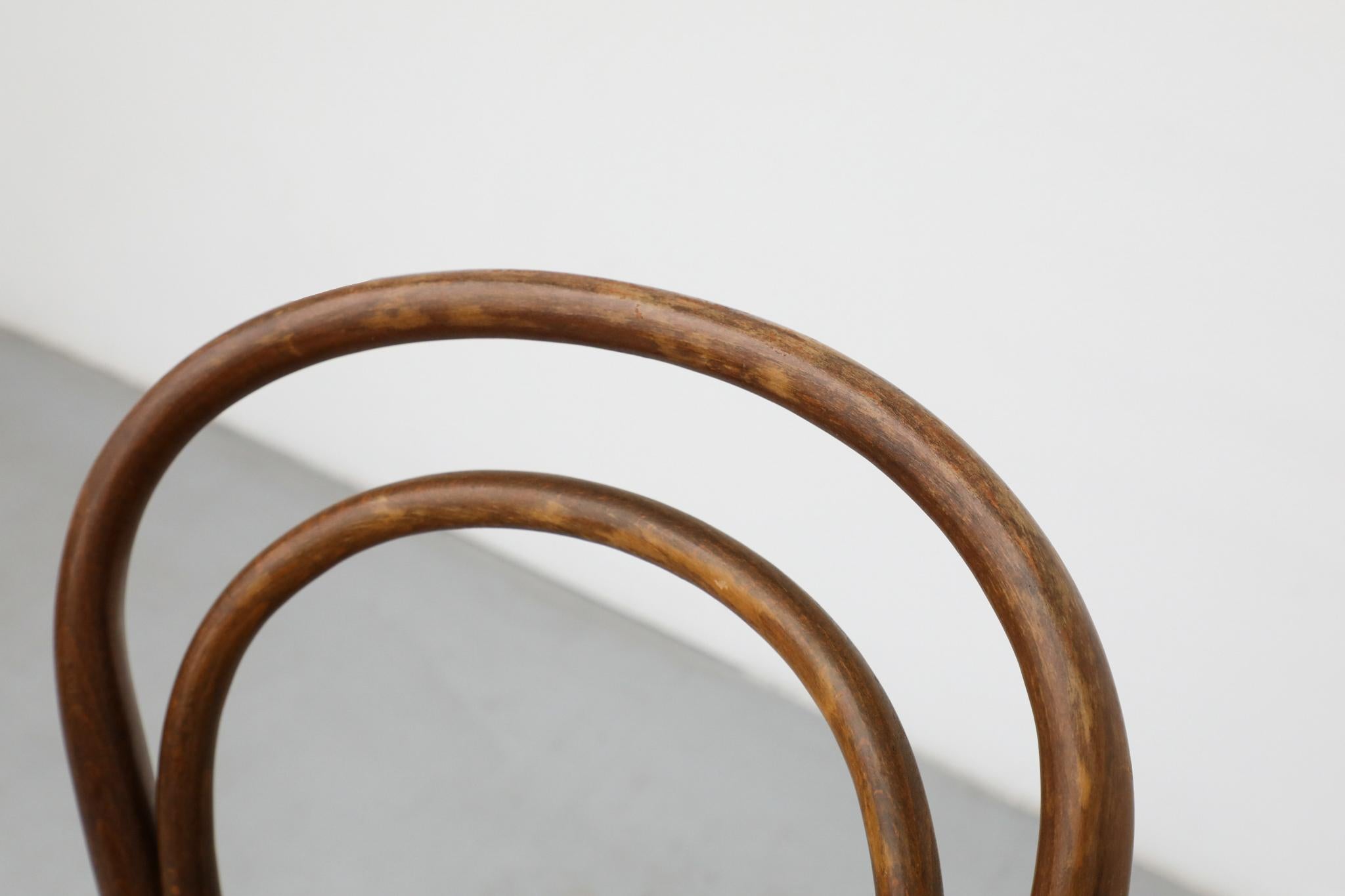 Ensemble de quatre chaises de bistro en bois courbé Thonet par Radomsko, sièges en rotin en vente 10