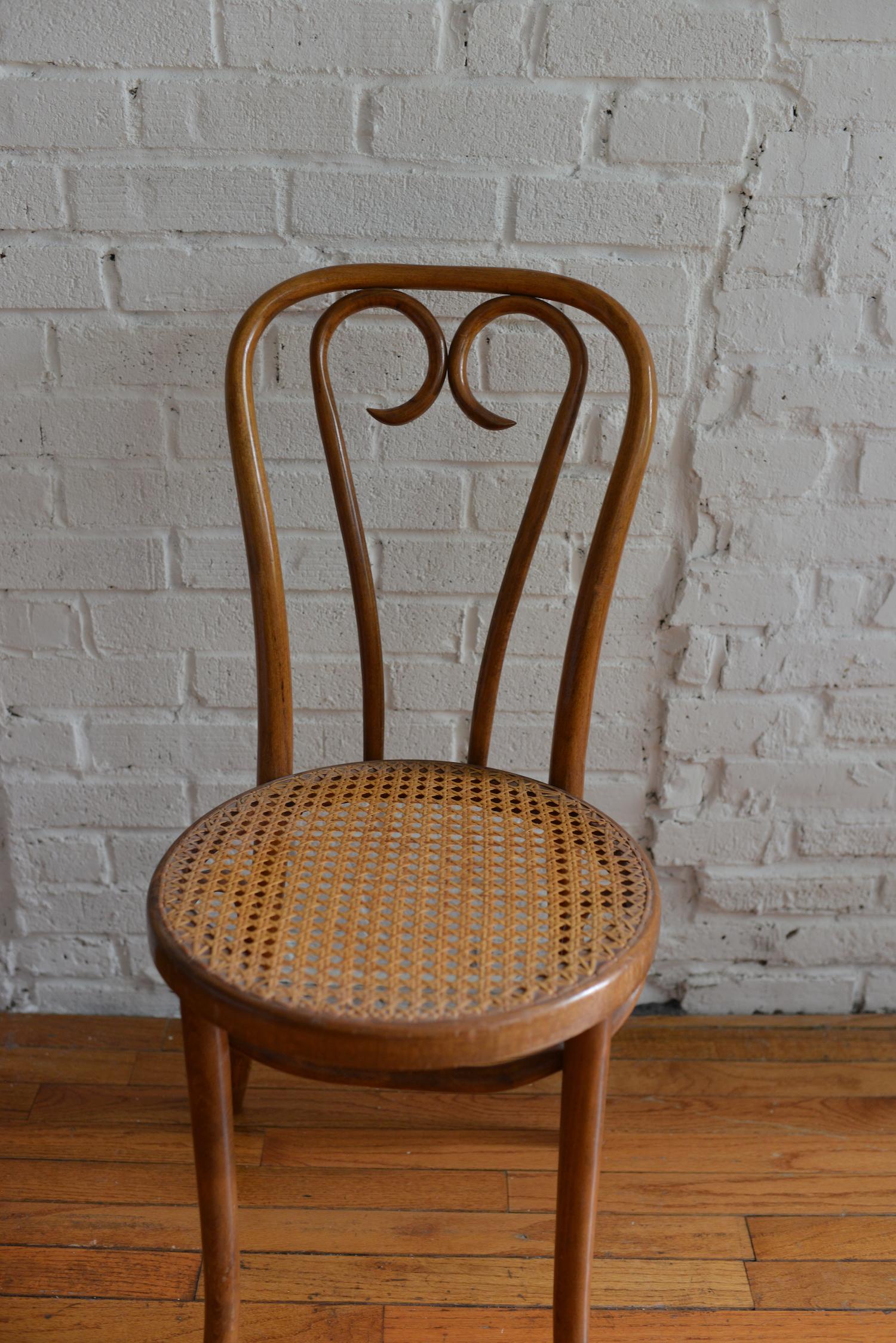 Set of Four Thonet Bentwood and Cane No. 16 Sweetheart Chairs In Excellent Condition In Brooklyn, NY