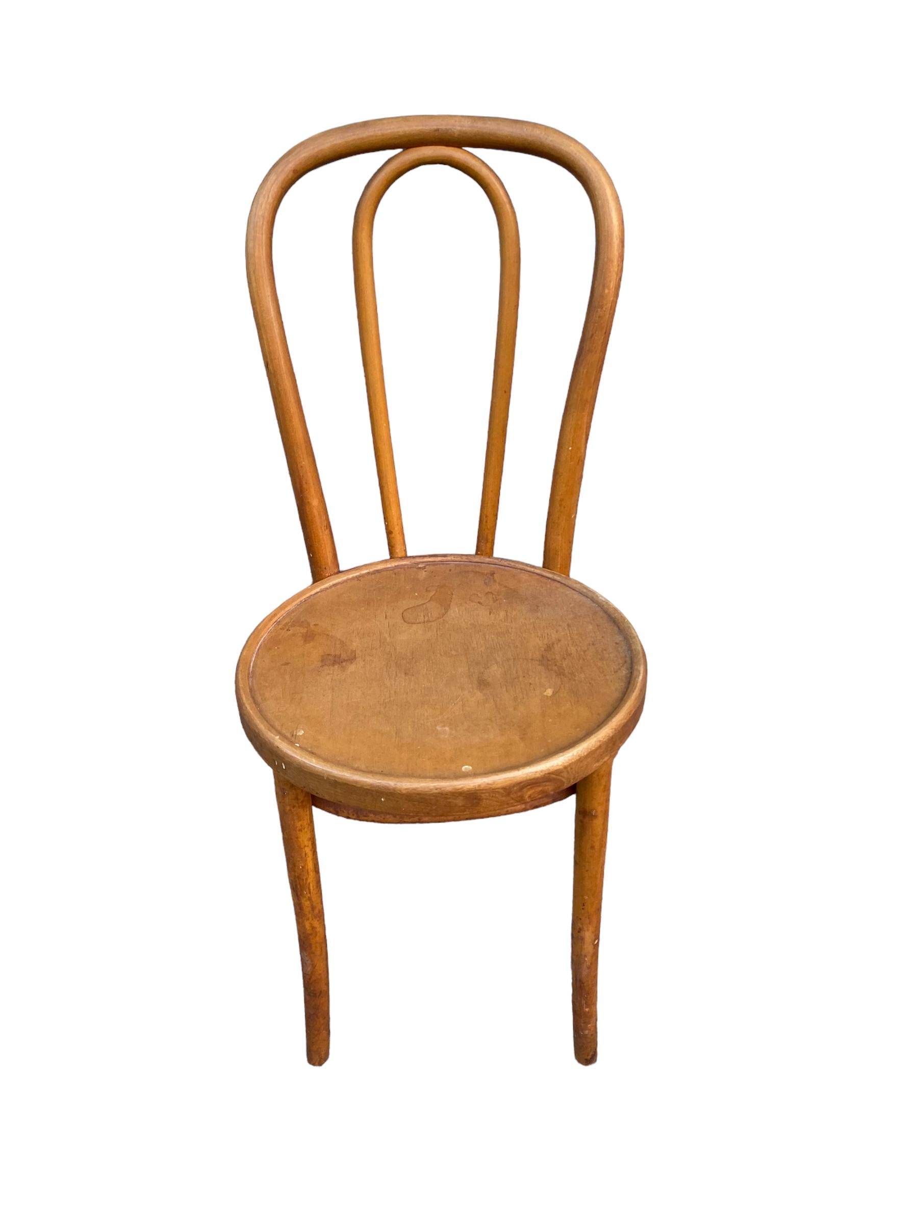 Set of four Thonet Bentwood Bistro Dining Chairs No. 18 In Fair Condition In Brooklyn, NY