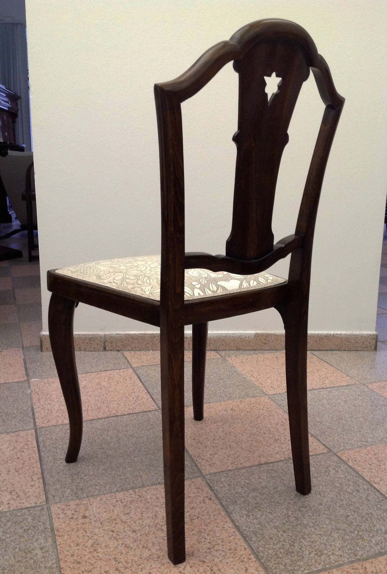 Ensemble de quatre chaises Thonet attribuées à Otto Prutscher en vente 3