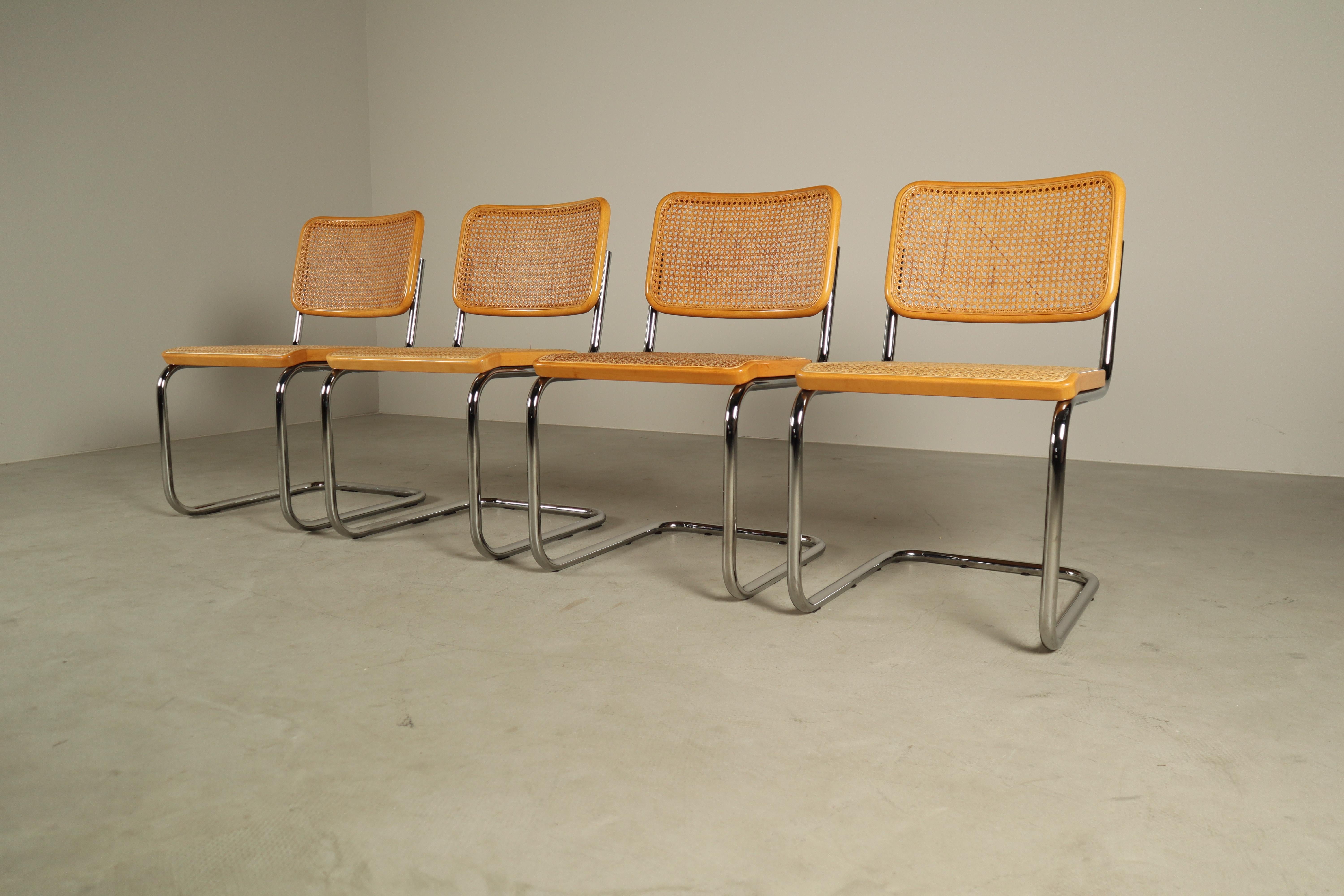 Set of four Thonet S32 Chairs by Marcel Breuer, 1983 - Bauhaus classic in beech en venta 5