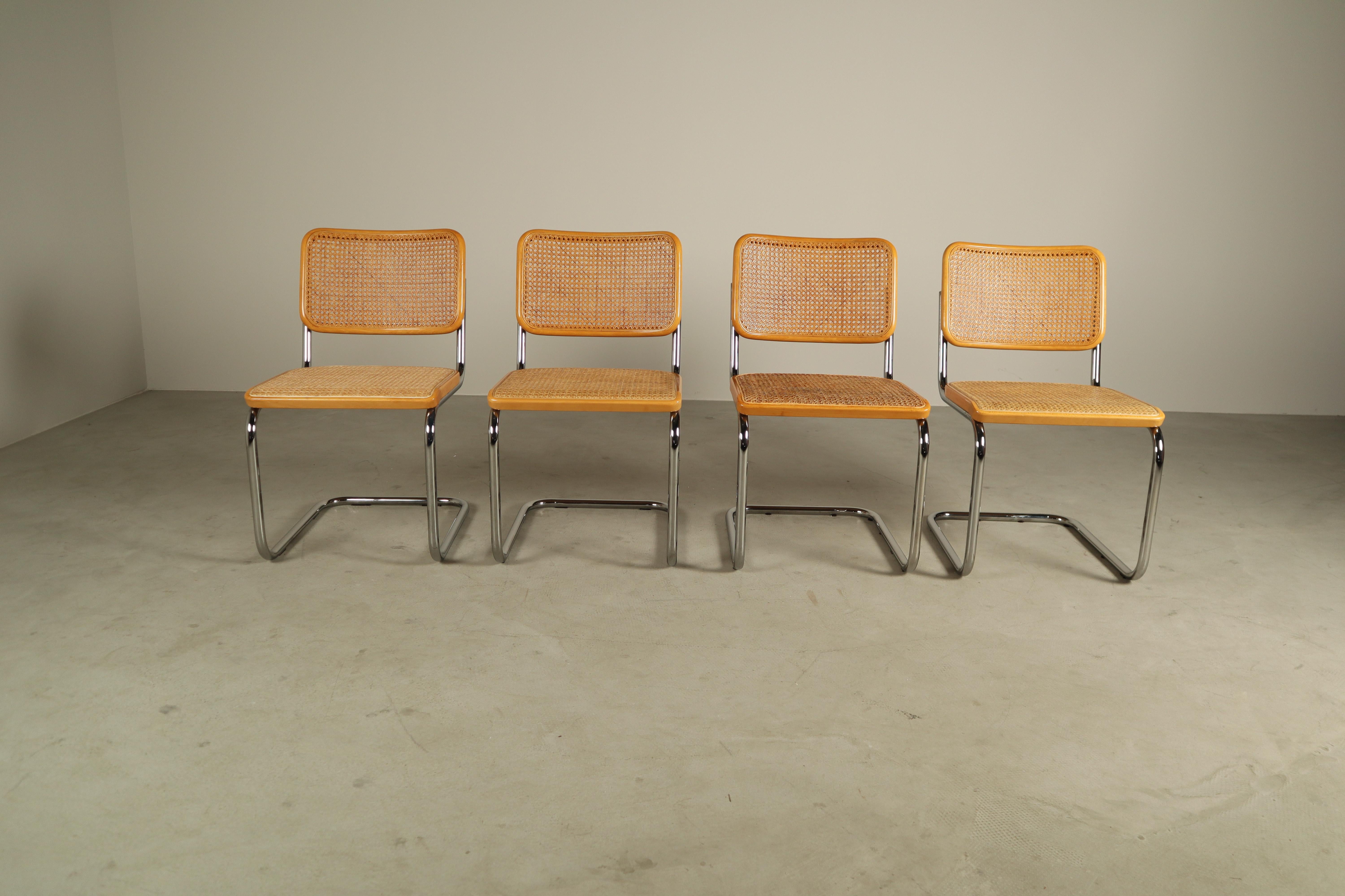 Set of four Thonet S32 Chairs by Marcel Breuer, 1983 - Bauhaus classic in beech en venta 6