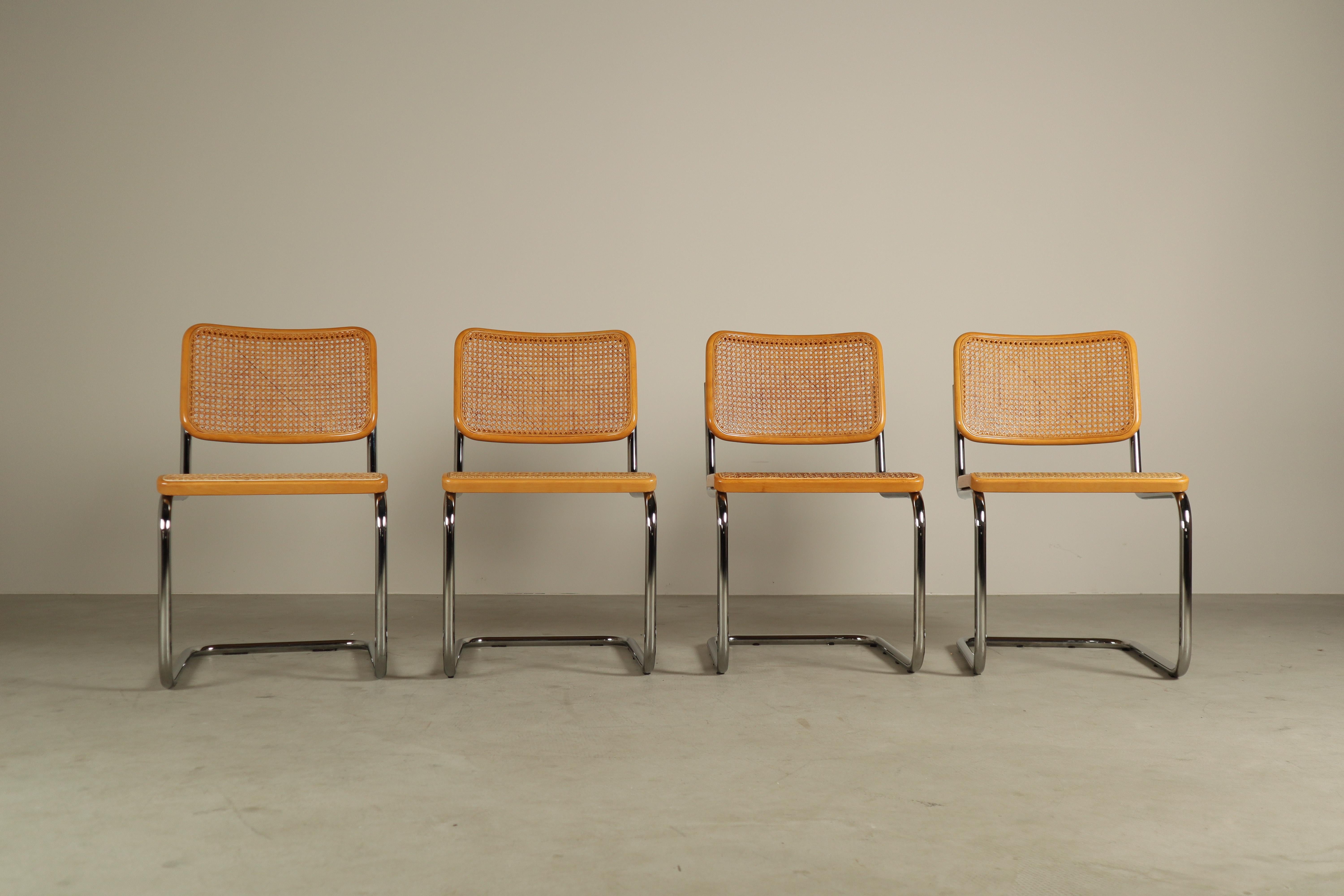 Set of four Thonet S32 Chairs by Marcel Breuer, 1983 - Bauhaus classic in beech en venta 7