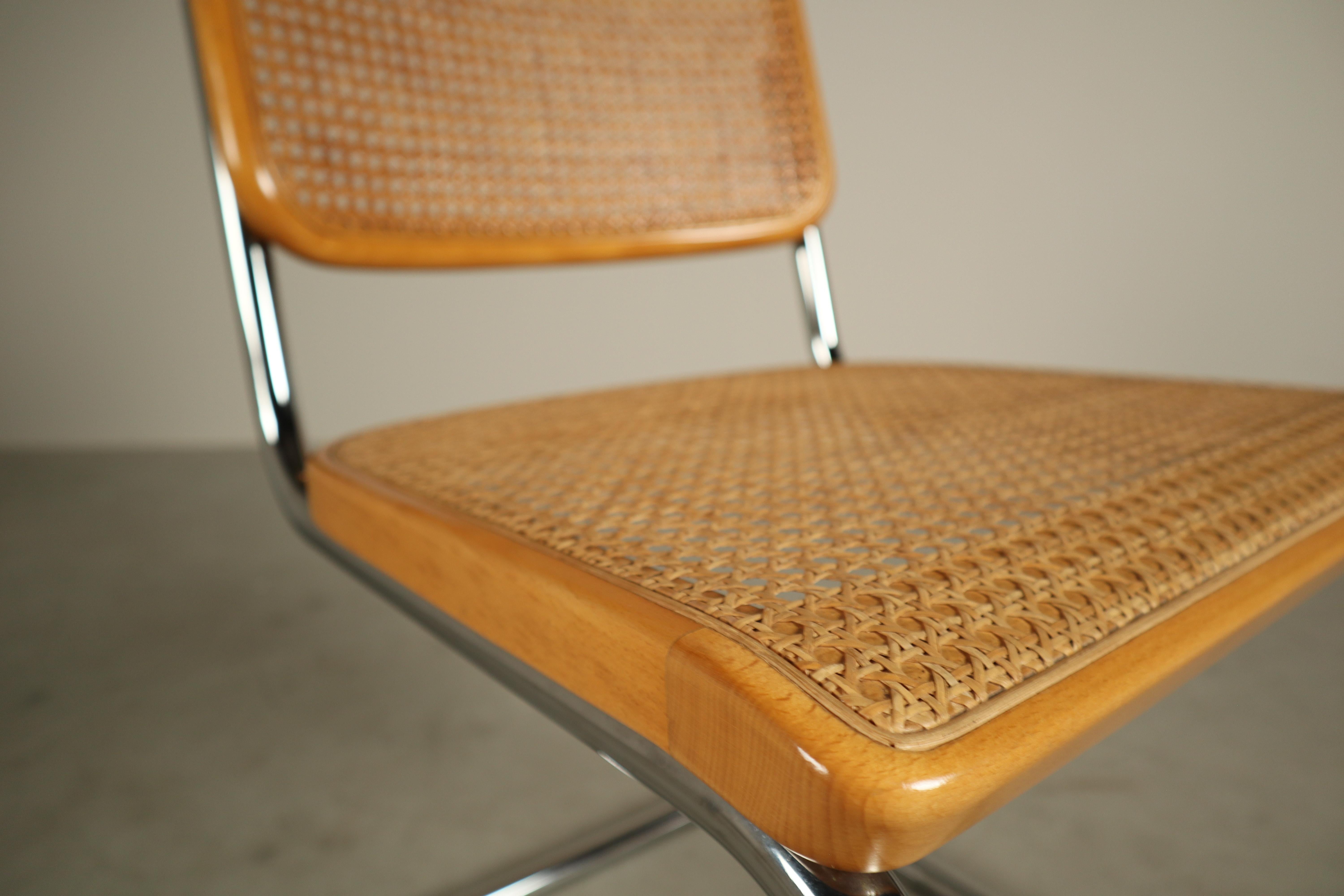 Set of four Thonet S32 Chairs by Marcel Breuer, 1983 - Bauhaus classic in beech en venta 11
