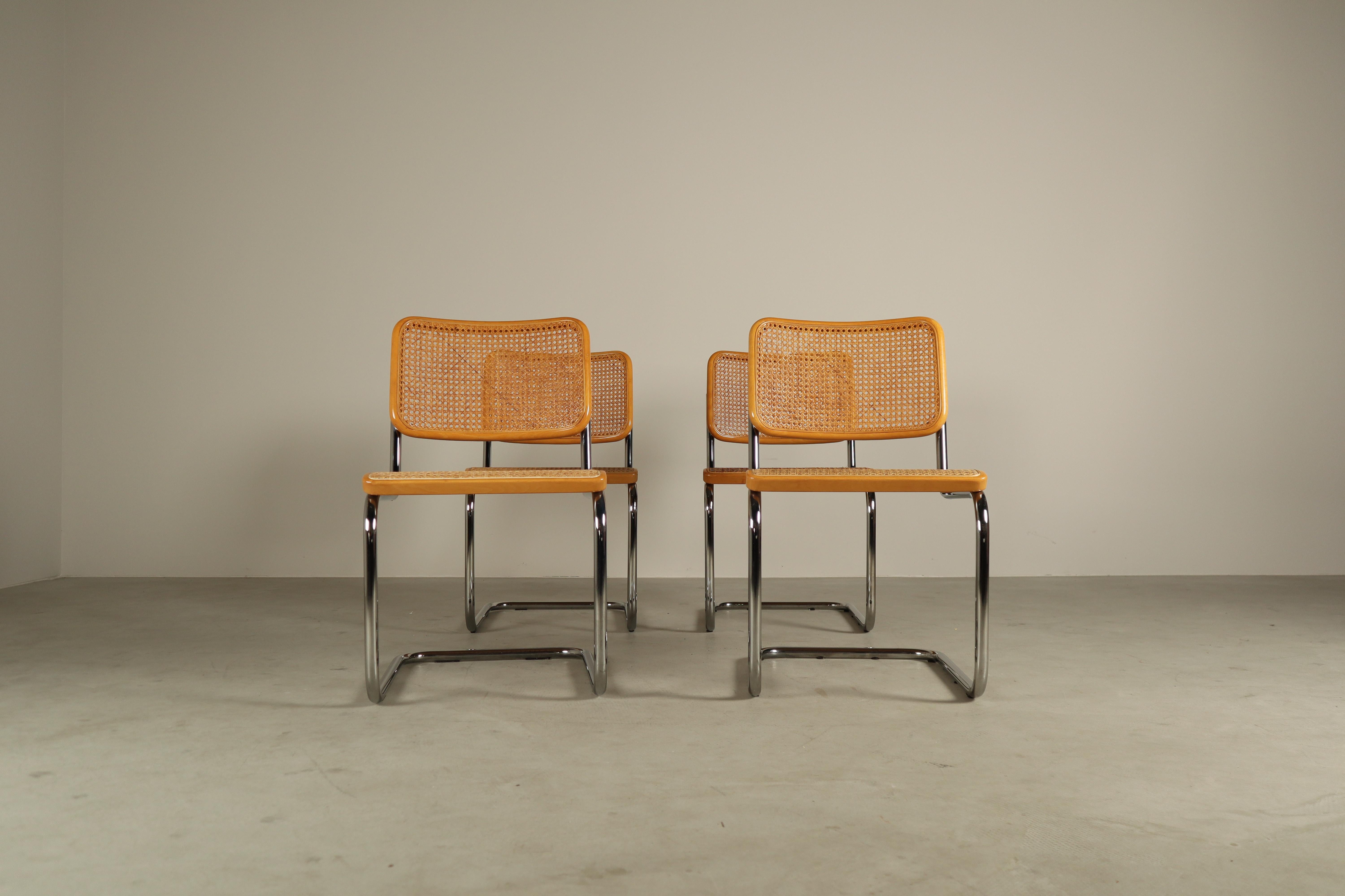 Set of four Thonet S32 Chairs by Marcel Breuer, 1983 - Bauhaus classic in beech en venta 14