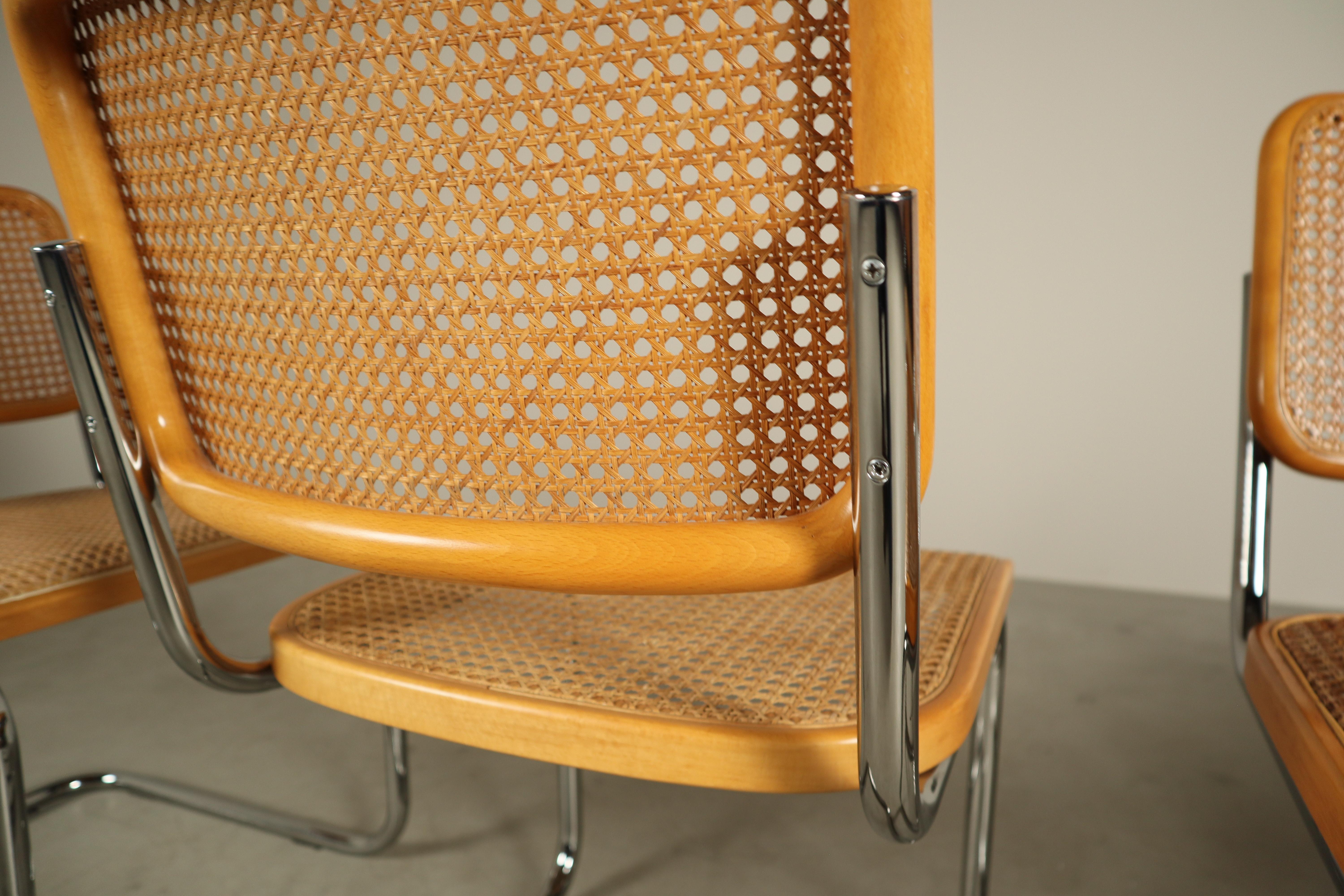 Set of four Thonet S32 Chairs by Marcel Breuer, 1983 - Bauhaus classic in beech siglo XX en venta