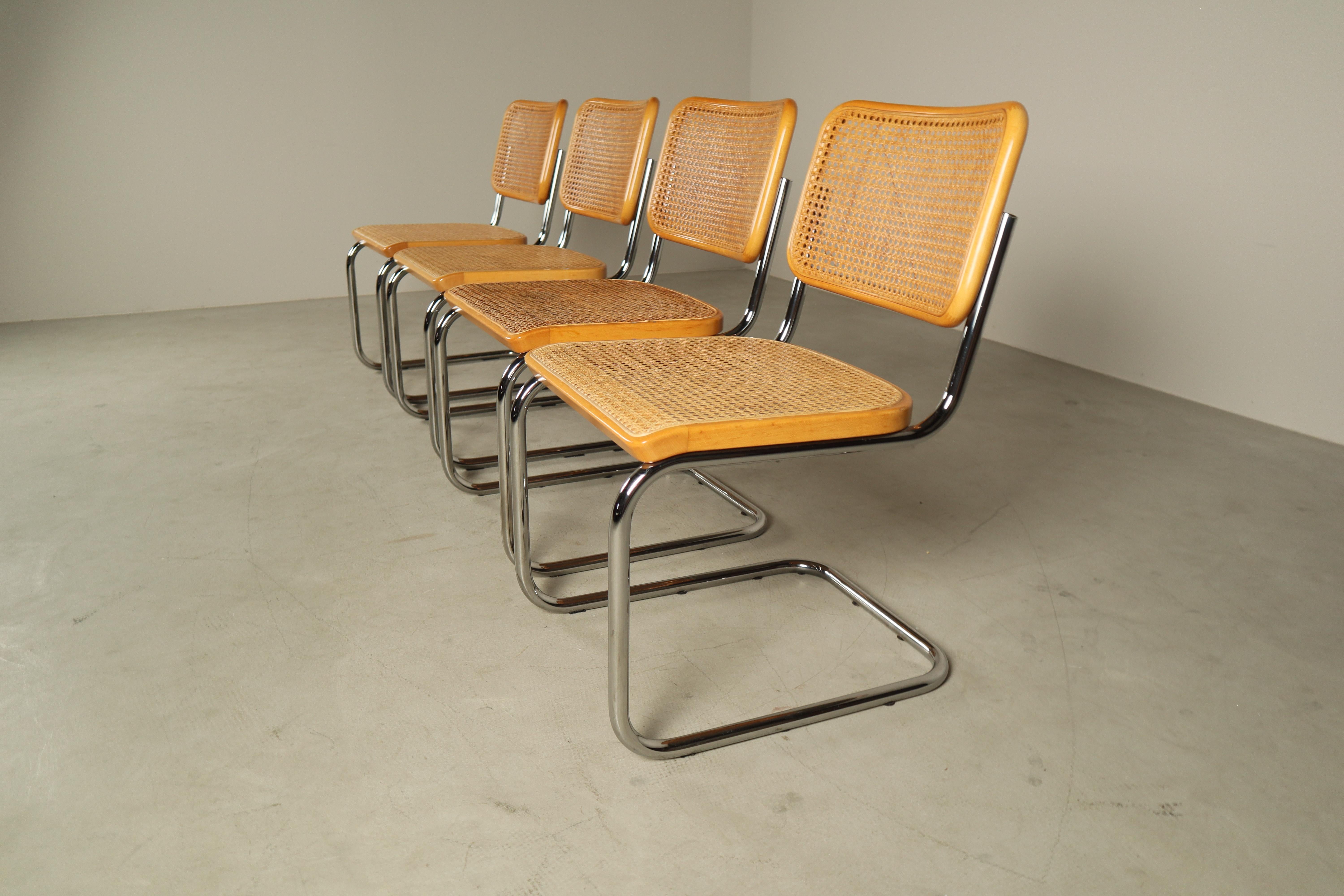 Set of four Thonet S32 Chairs by Marcel Breuer, 1983 - Bauhaus classic in beech en venta 1