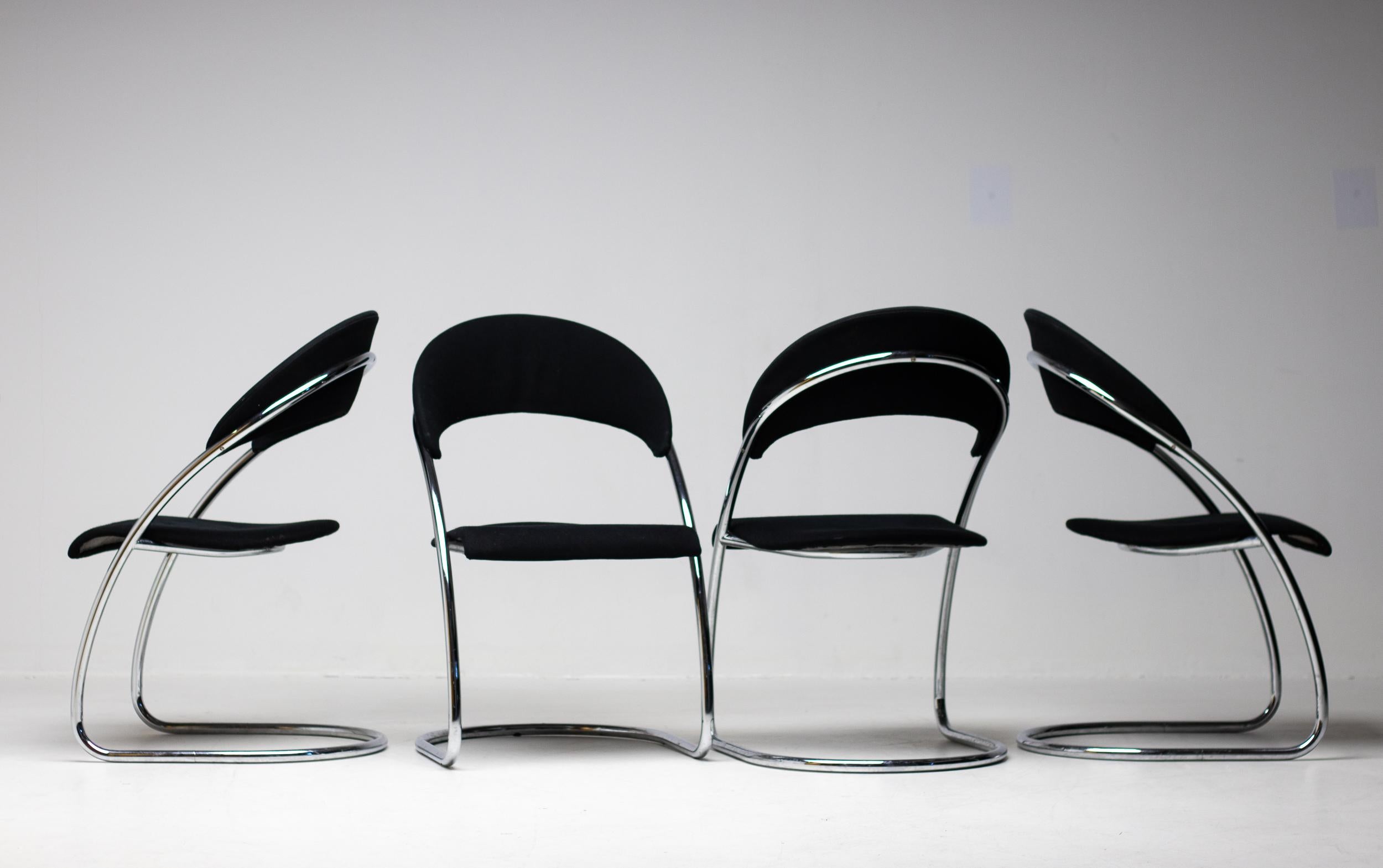 This hard to find set of 4 Thonet chairs, model ST 14, represents the modernist idea of the Bauhaus in an elegant way. Designed in 1931 for DESTA Berlin, later Thonet, Hans Luckhardt designed this very elegant but not easy to manufacture tubular