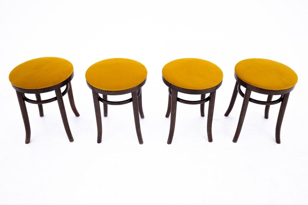 Four stools from around 1930, Germany.

Furniture in very good condition, professionally renovated. The seat has been covered with new fabric.

Dimensions: height 47 cm / diameter 37 cm