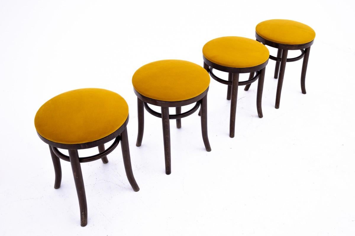 Set of four Thonet stools, Germany, 1930s. After renovation.8608 In Good Condition For Sale In Chorzów, PL