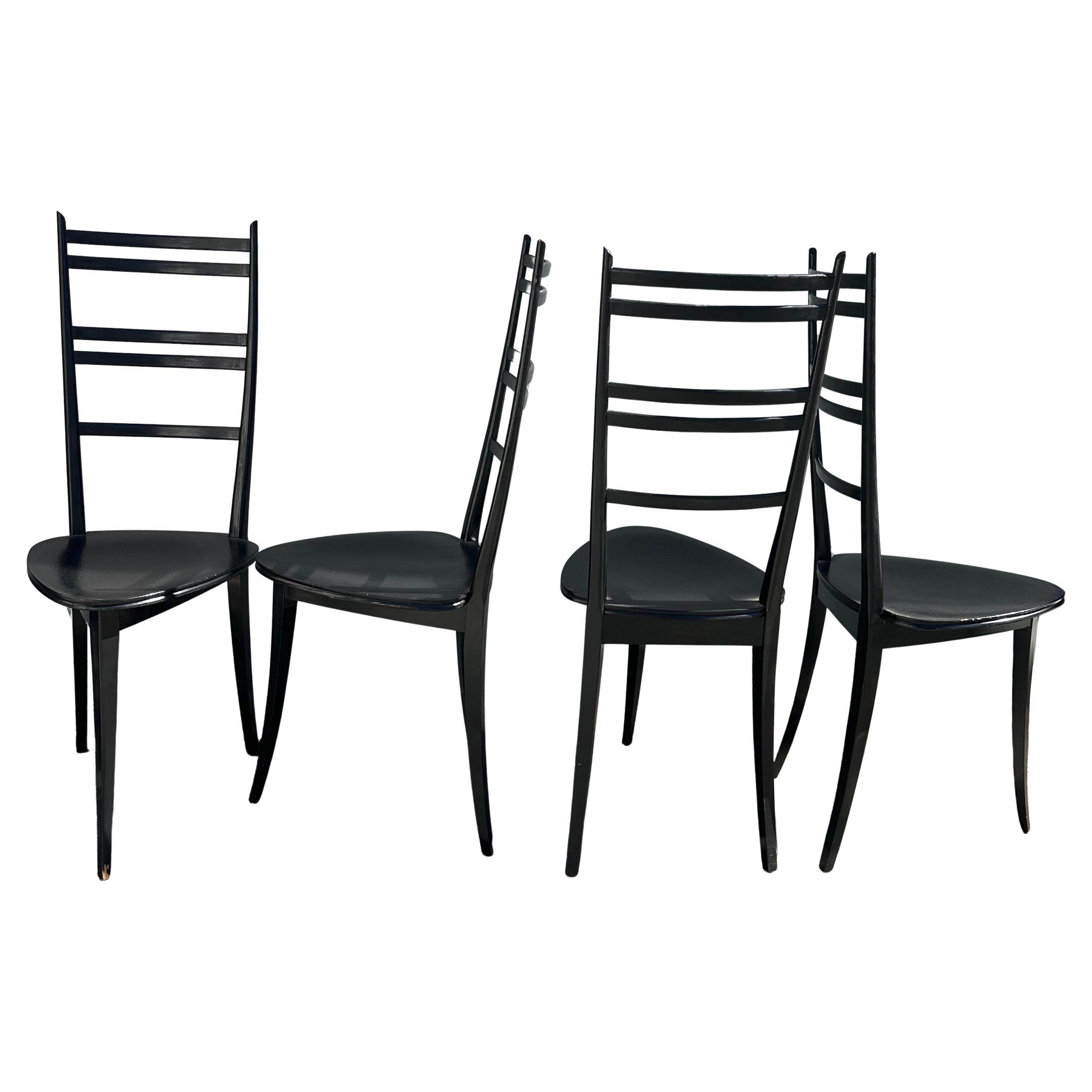 Ensemble de quatre chaises à trois pieds dans le style de Gio Ponti en vente 11
