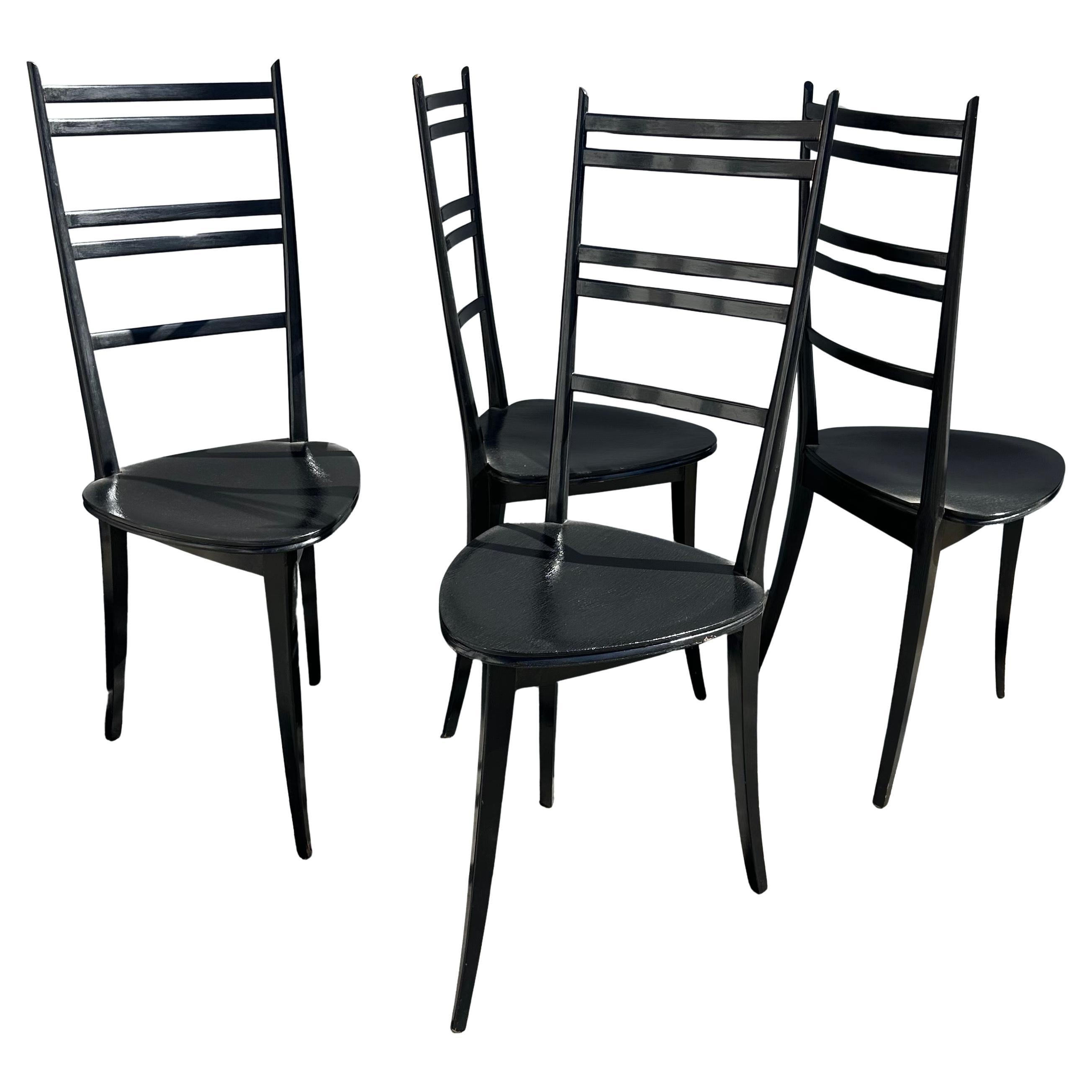 Mid-Century Modern Ensemble de quatre chaises à trois pieds dans le style de Gio Ponti en vente