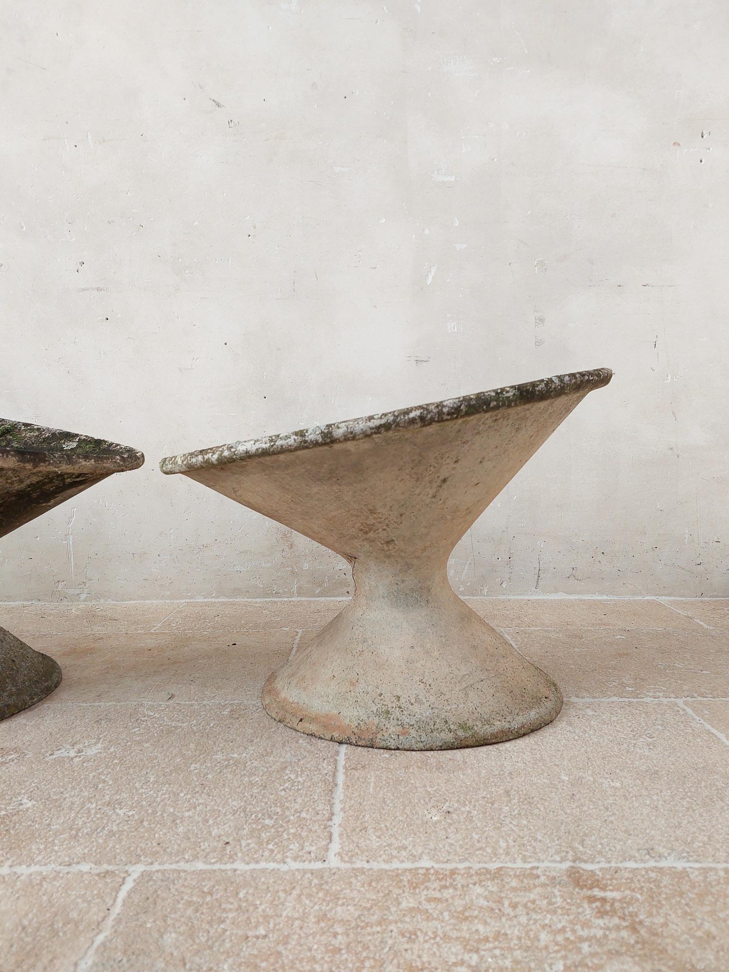 Mid-20th Century Set of Four Tilted Concrete Planters by the Swiss Architect Willy Guhl, 1950s