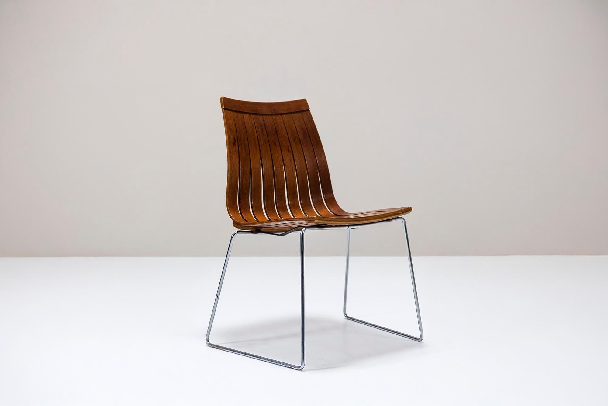 Set of Four Tønnestav Dining Chairs by Kjell Richardsen for Tynes Møbelfabrikk In Good Condition For Sale In Hellouw, NL