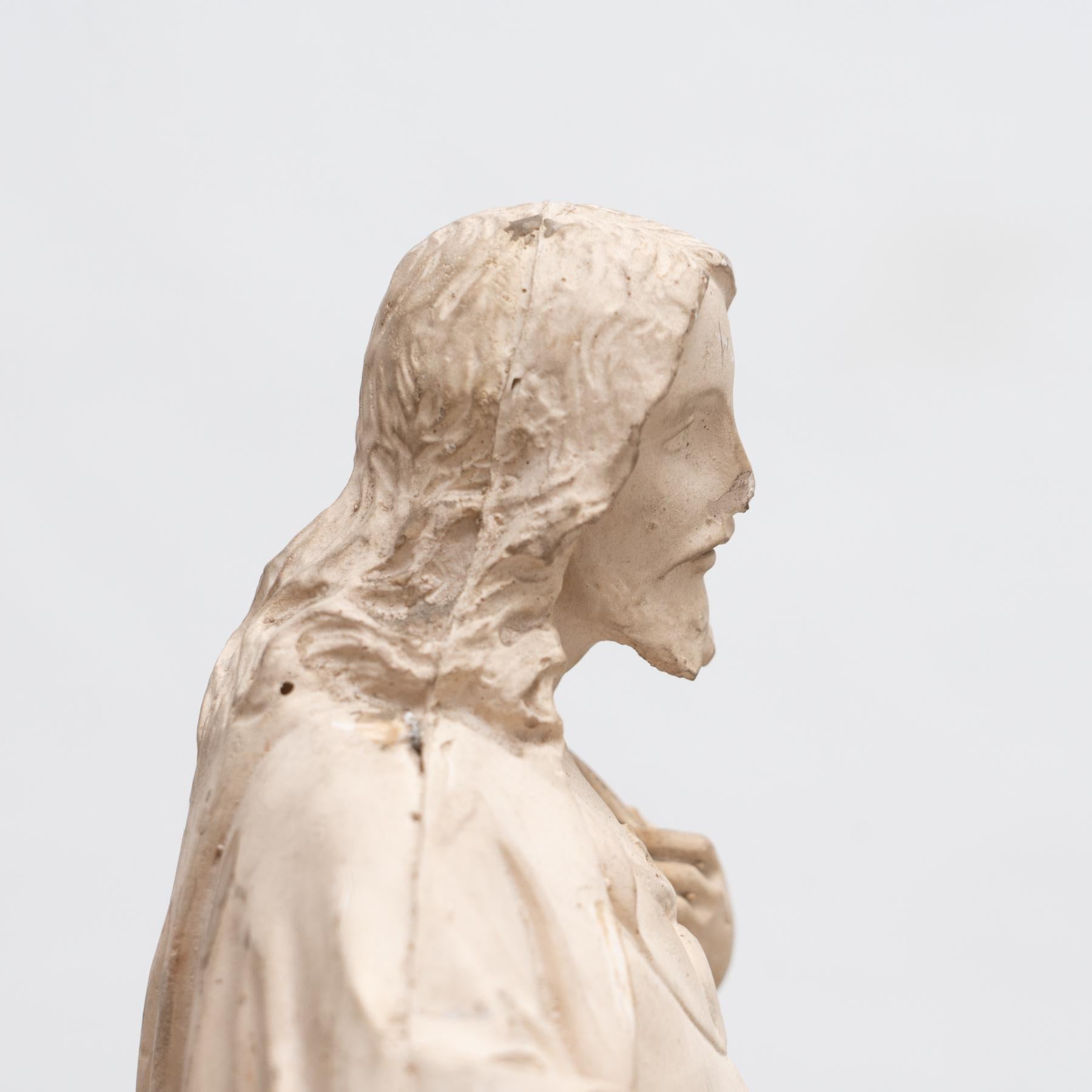 Ensemble de quatre figures traditionnelles en plâtre, vers 1950 en vente 9