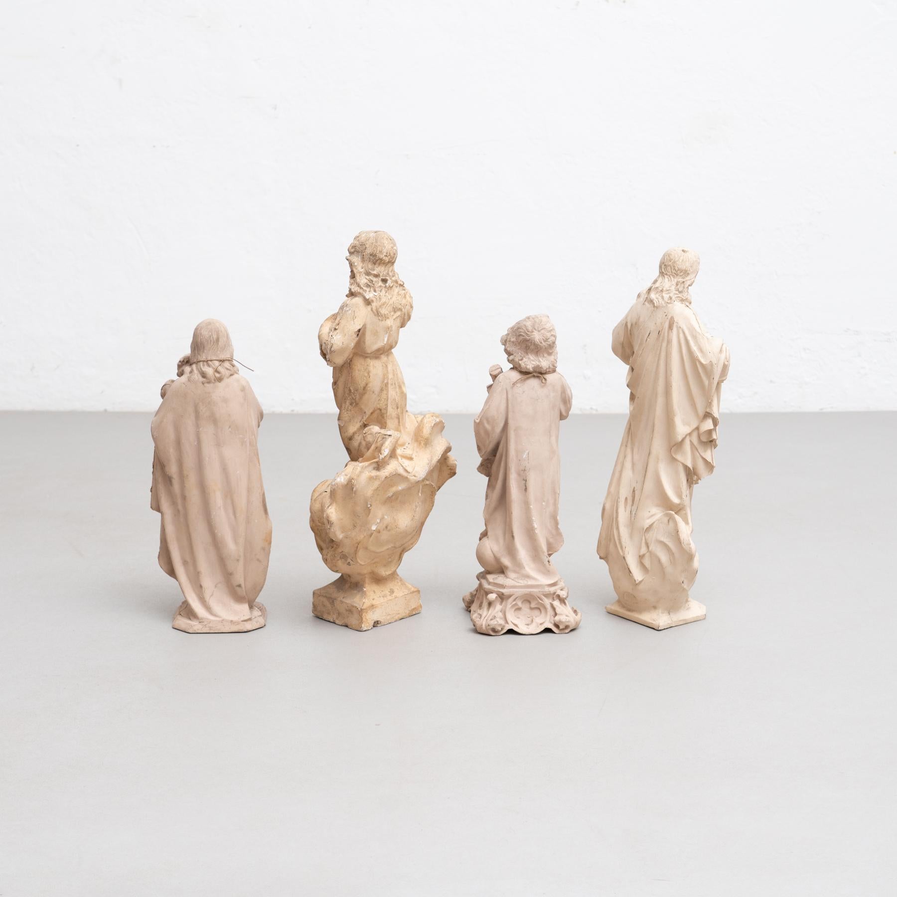 Set of Four Traditional Plaster Figures , circa 1950 For Sale 11