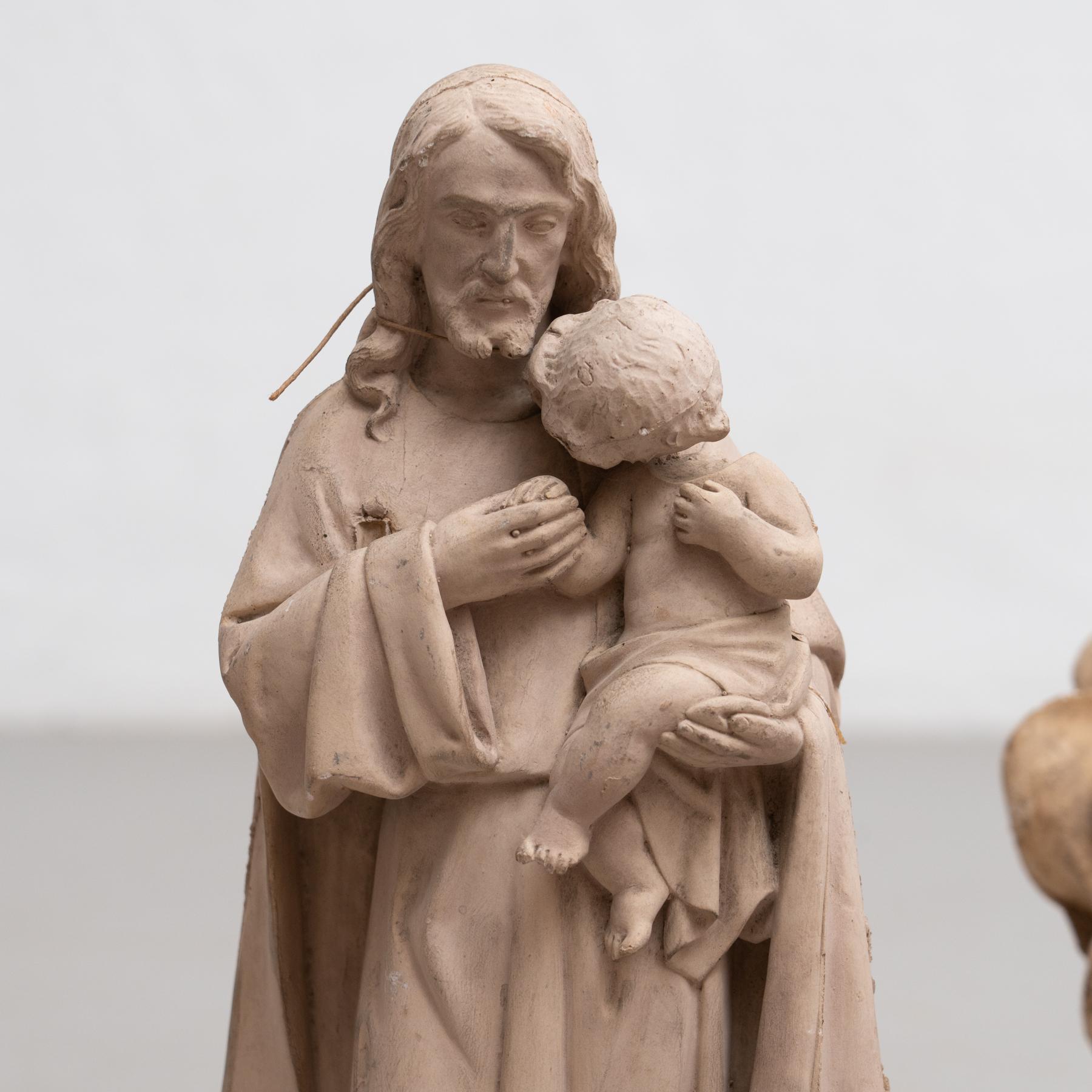 Milieu du XXe siècle Ensemble de quatre figures traditionnelles en plâtre, vers 1950 en vente