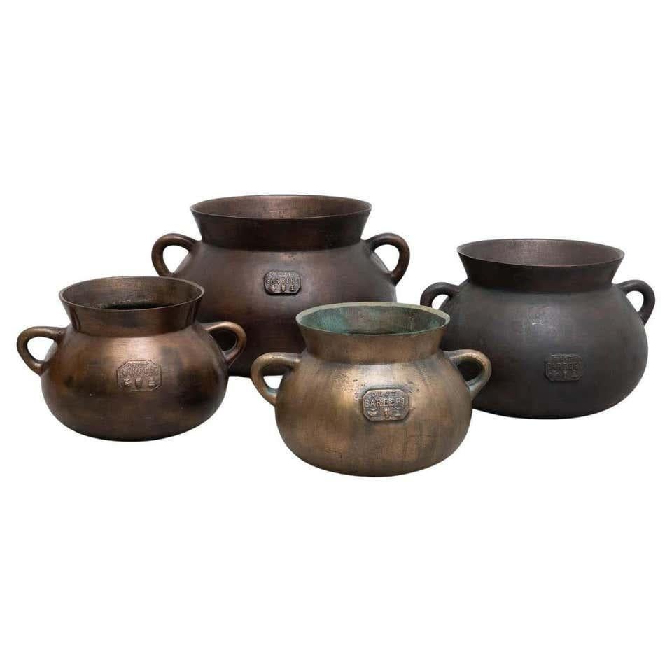 Ensemble de quatre pots traditionnels espagnols en bronze 9