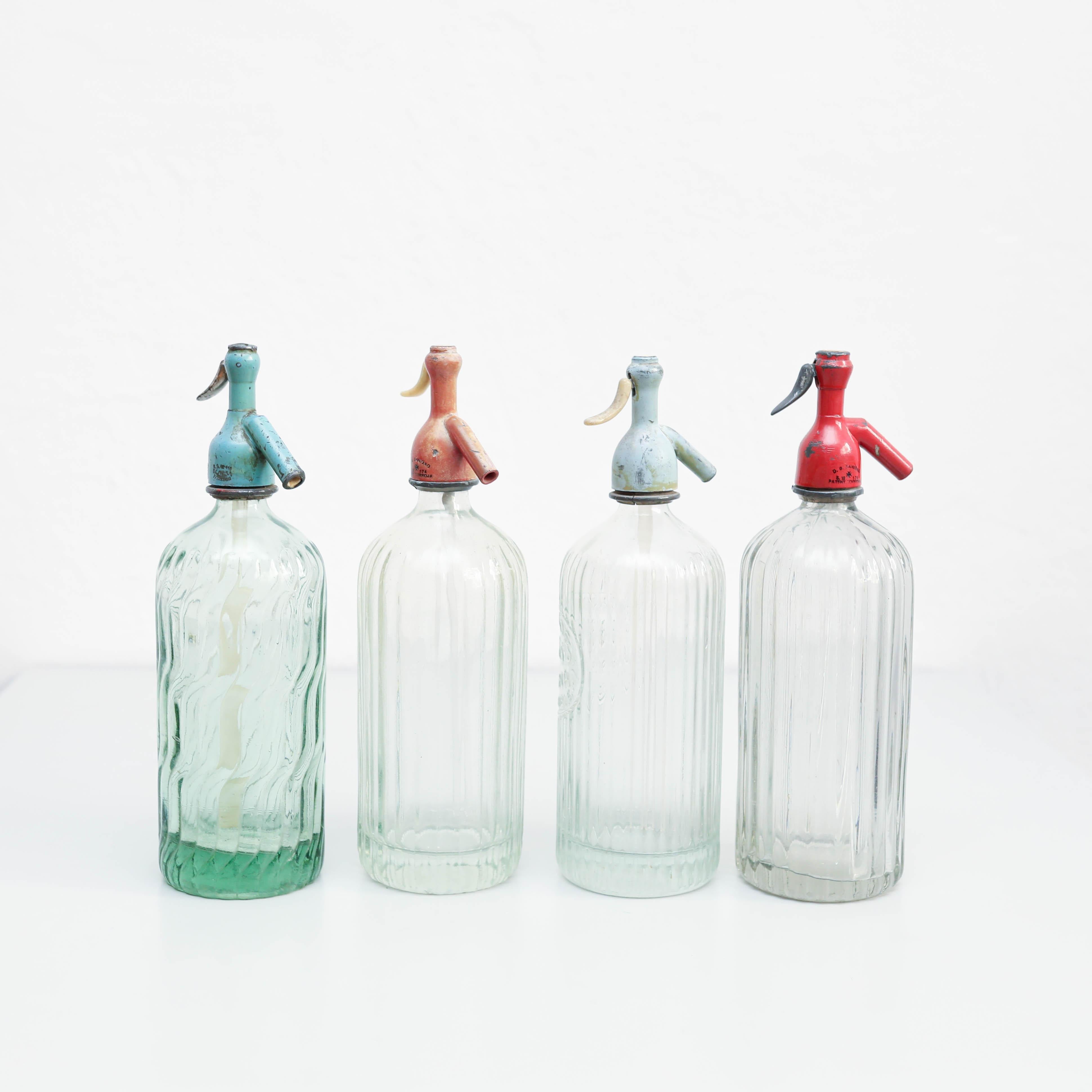 Juego de cuatro sifones de soda españoles tradicionales de época, circa 1970 en Bueno estado para la venta en Barcelona, ES